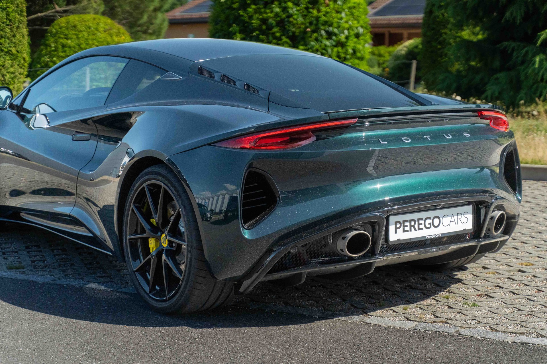 LOTUS Emira 3.5 V6 First Edition-image-12