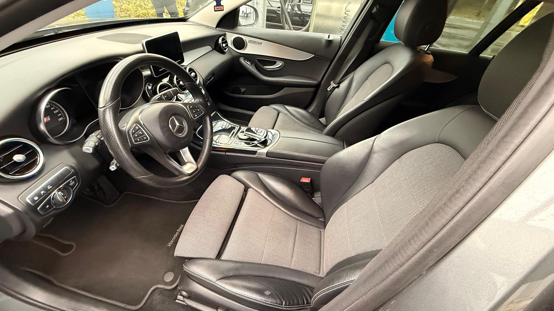 MERCEDES-BENZ C 250 d Swiss Star Avantgarde 4Matic 9G-Tronic-image-7