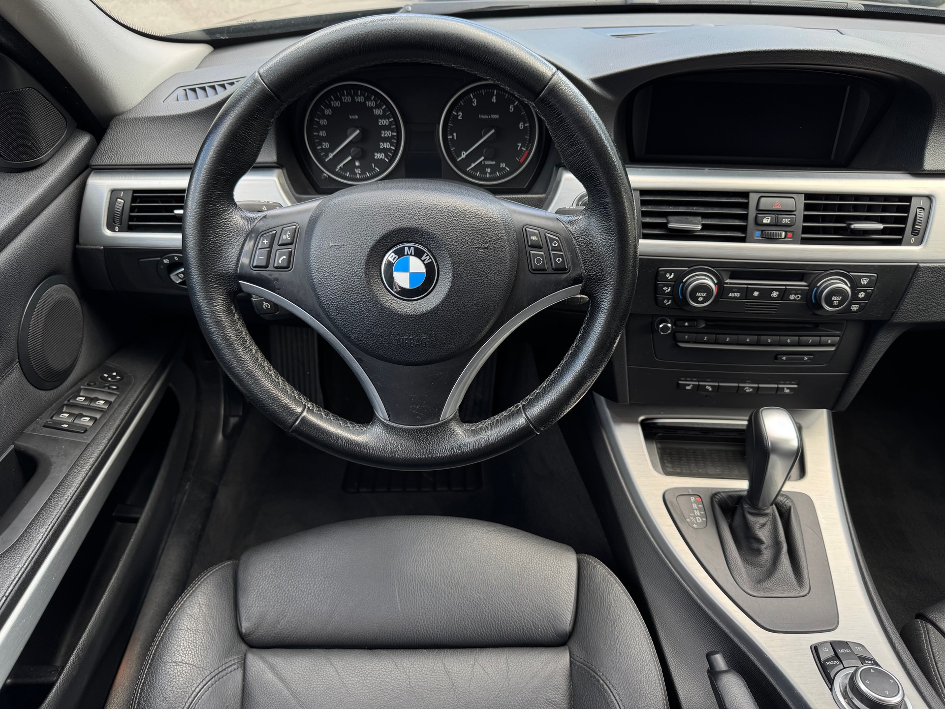 BMW 325i xDrive Touring Steptronic-image-13