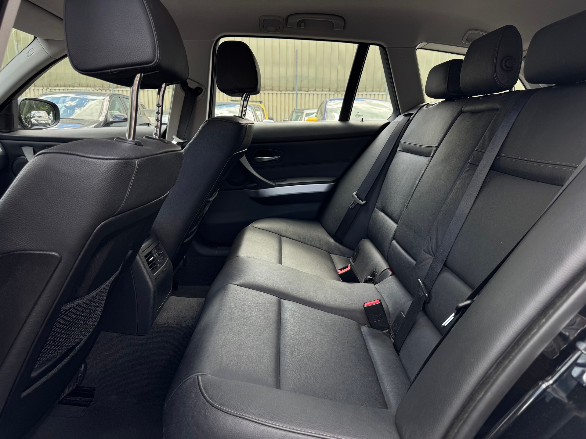 BMW 325i xDrive Touring Steptronic-image-11