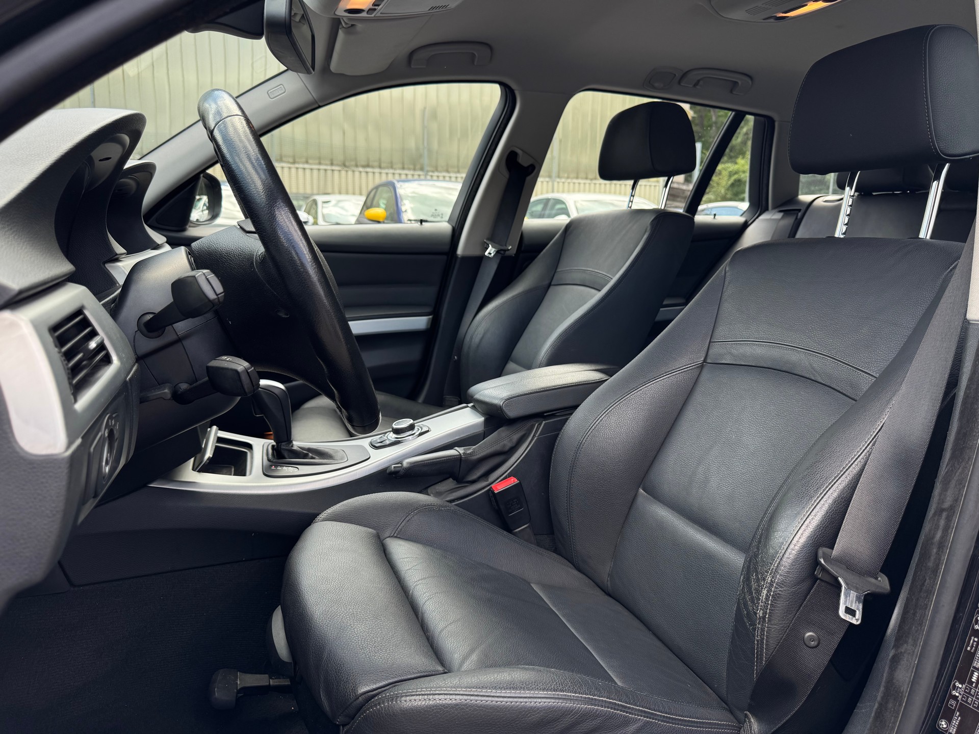BMW 325i xDrive Touring Steptronic-image-9