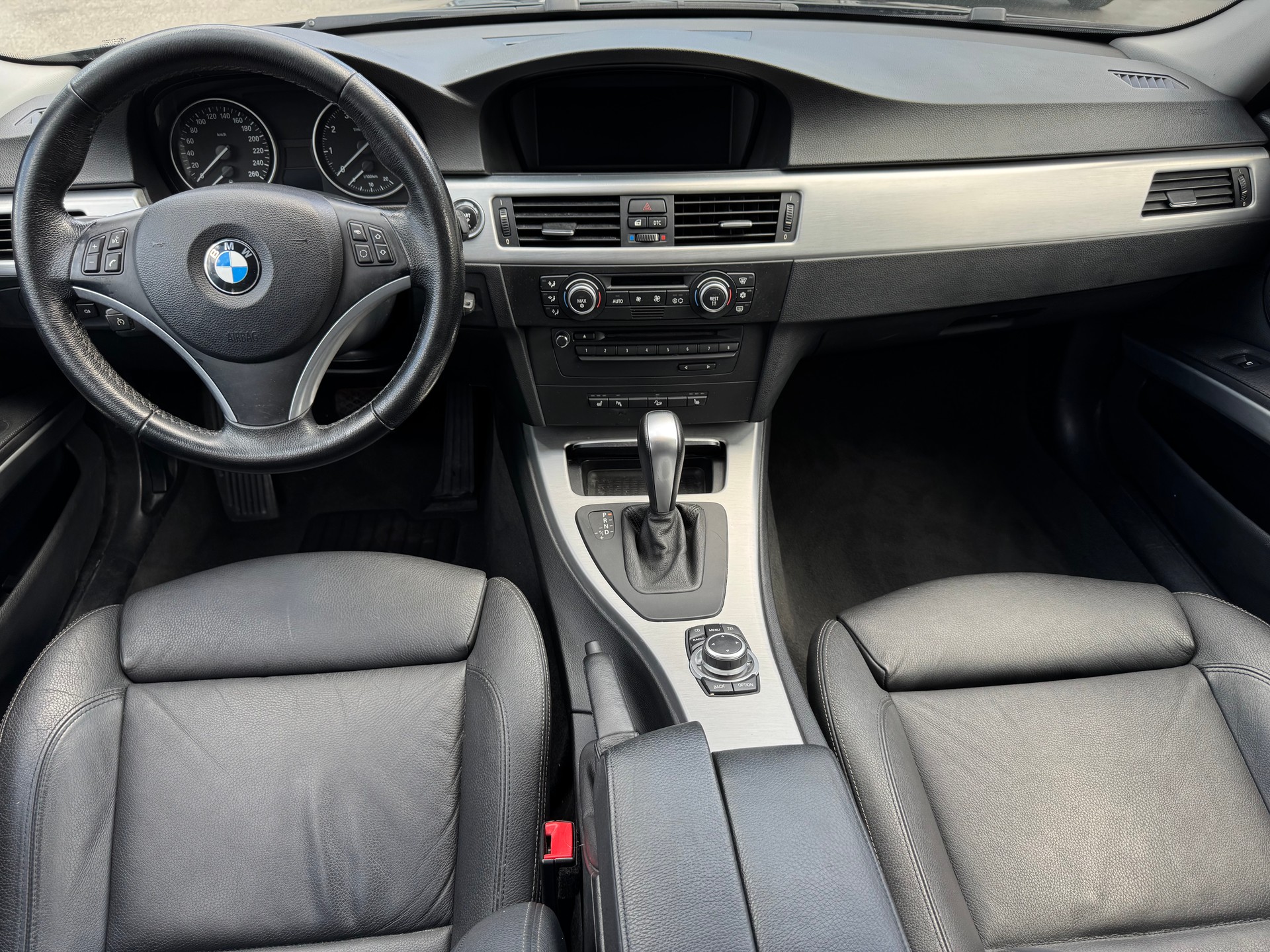 BMW 325i xDrive Touring Steptronic-image-12