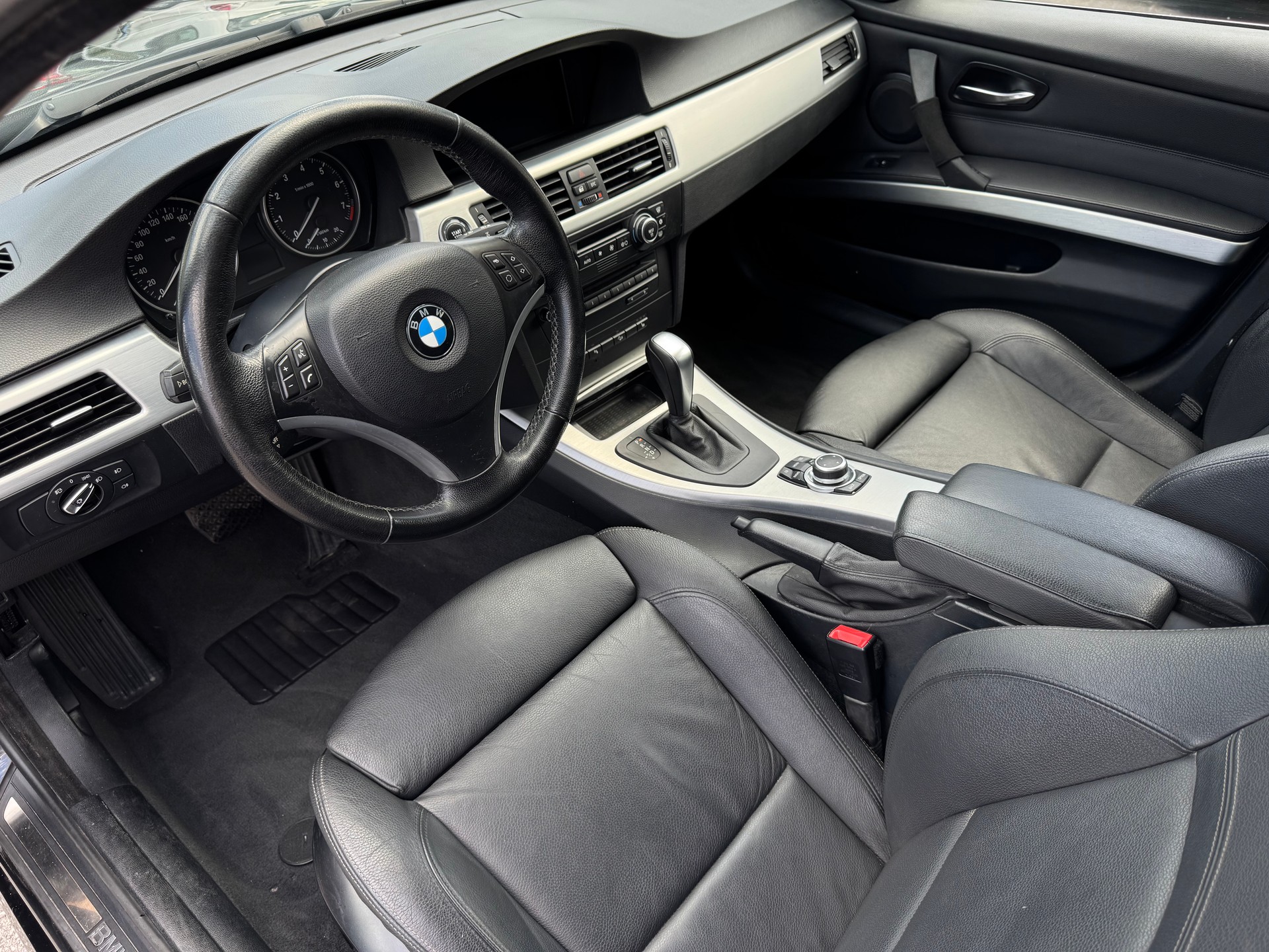 BMW 325i xDrive Touring Steptronic-image-10
