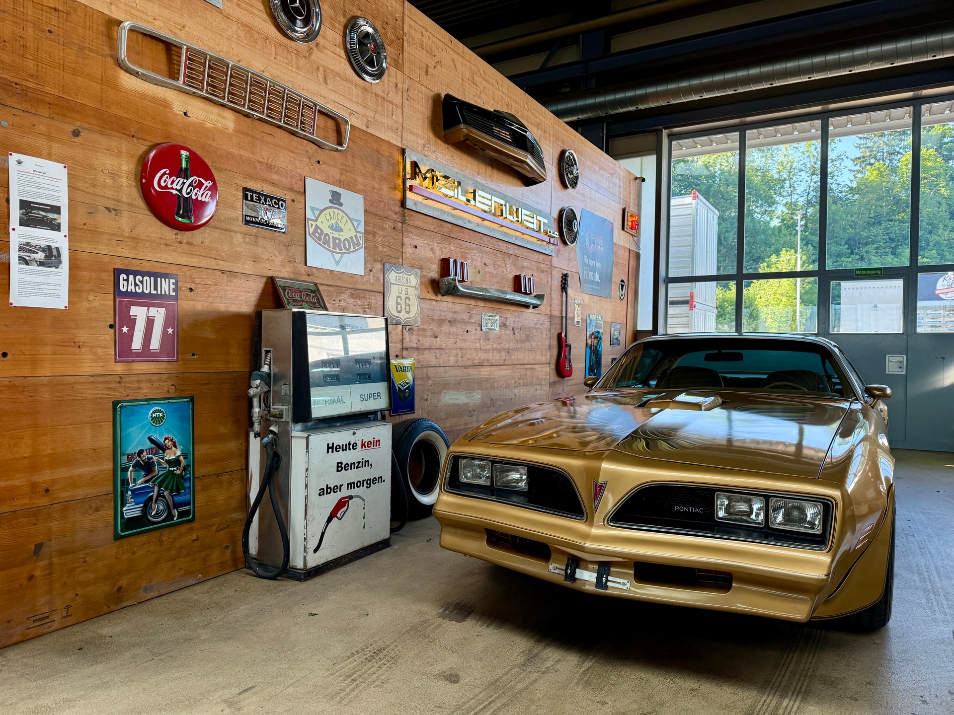 PONTIAC Firebird Trans Am Y88-image-1