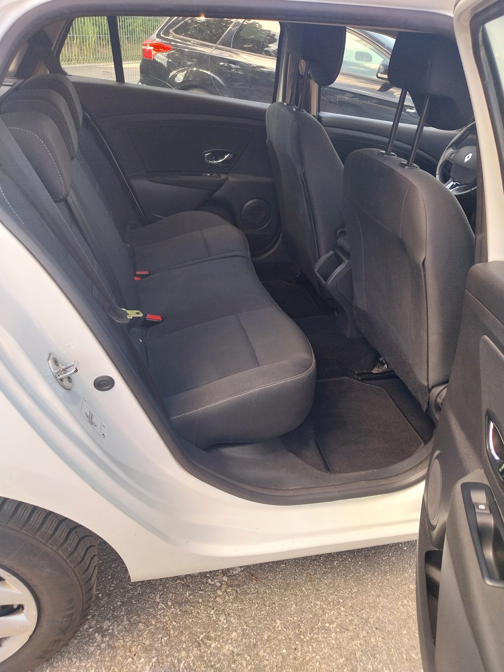 RENAULT Mégane Grandtour 1.5 dCi Expression EDC-image-13