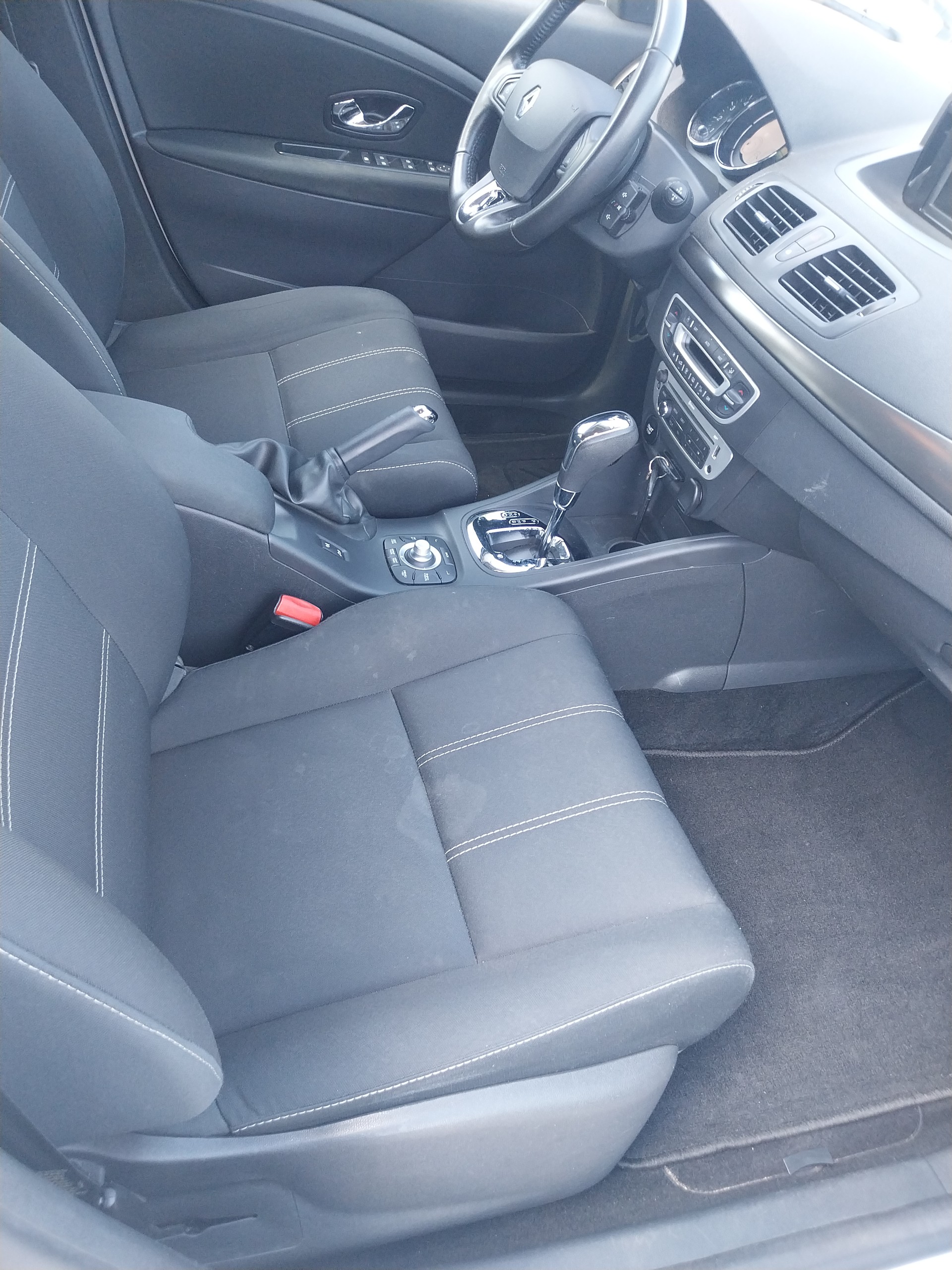 RENAULT Mégane Grandtour 1.5 dCi Expression EDC-image-12