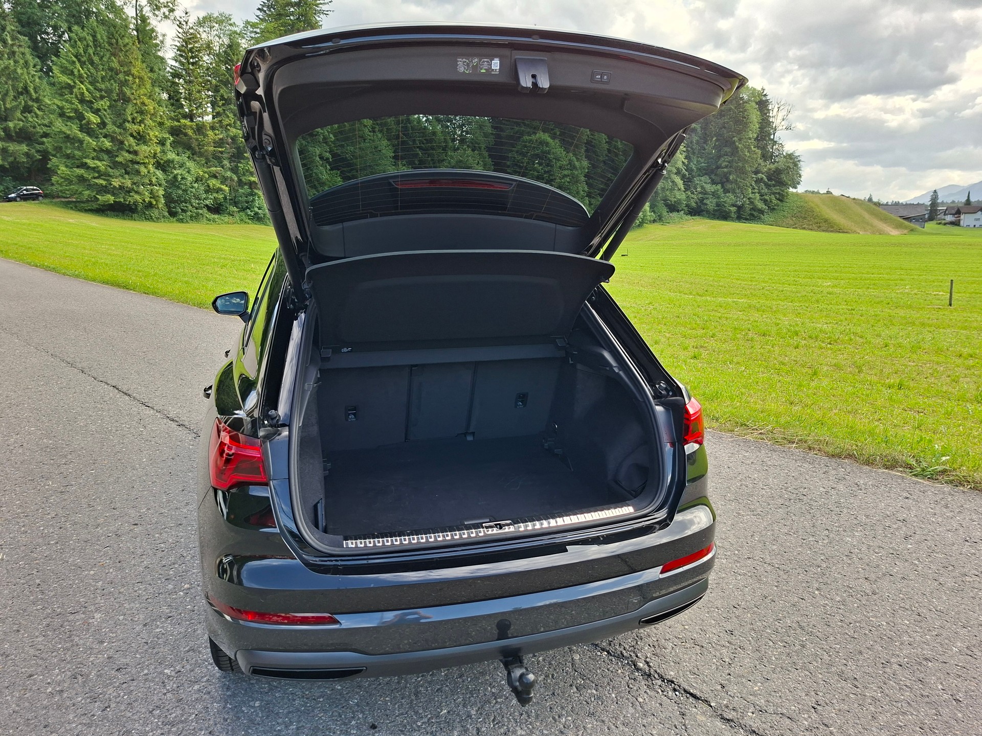 AUDI Q3 35 TFSI S line Attraction S-tronic *Anhängerkupplung+Servicepaket+Garantie"-image-6