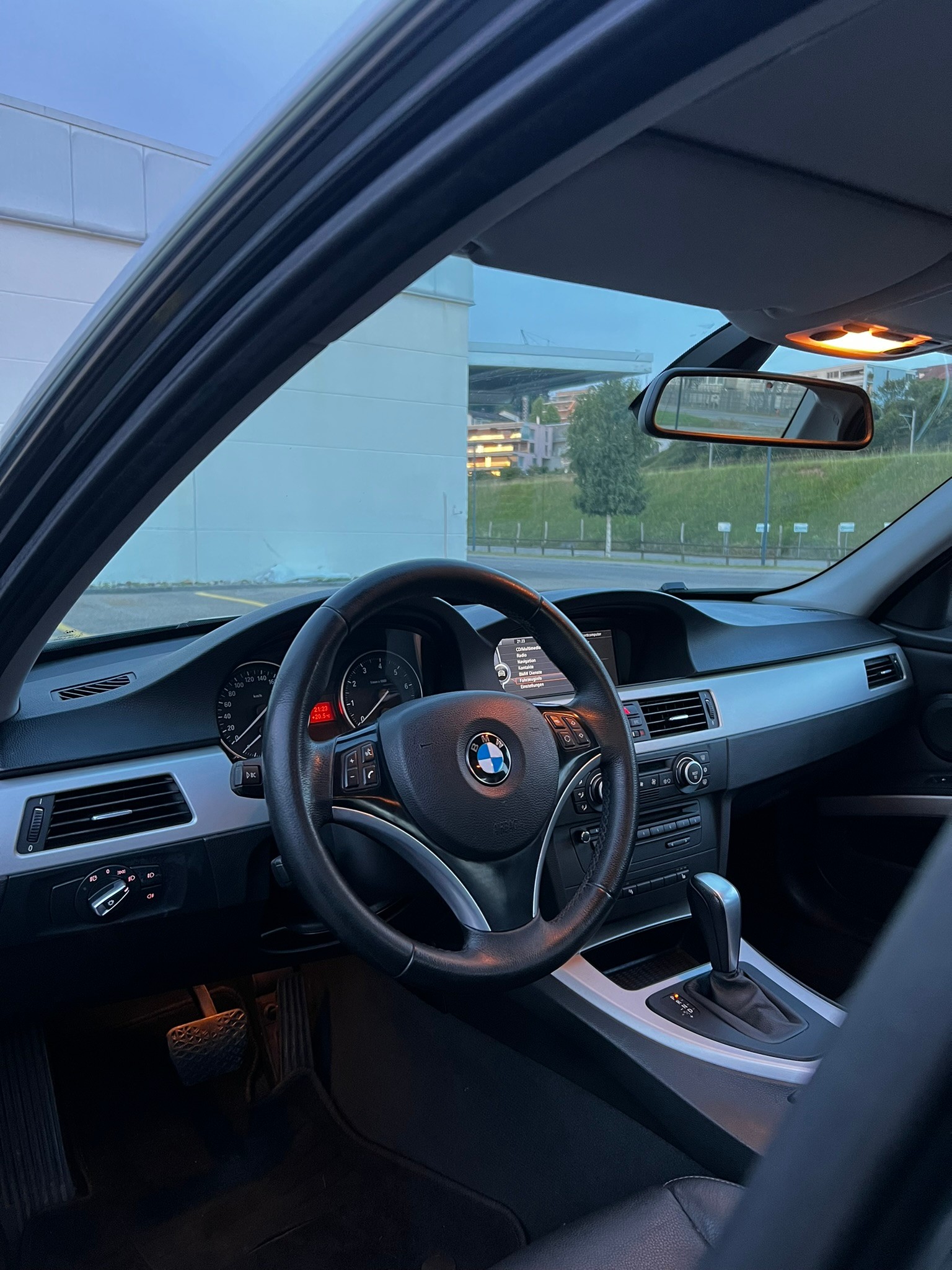 BMW 325i Steptronic-image-6