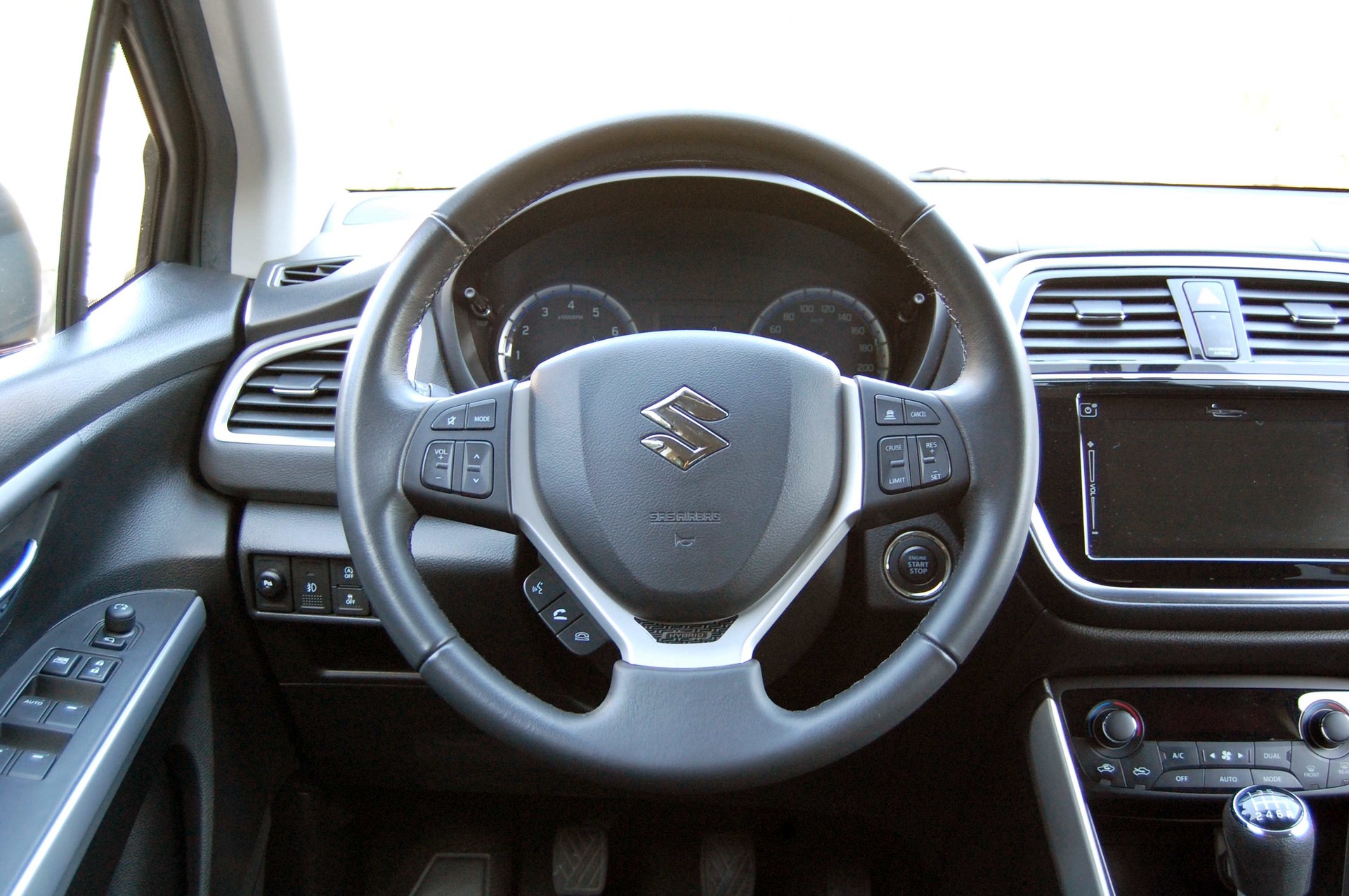 SUZUKI SX4 S-Cross 1.4 16V Generation Hybrid 4WD-image-10