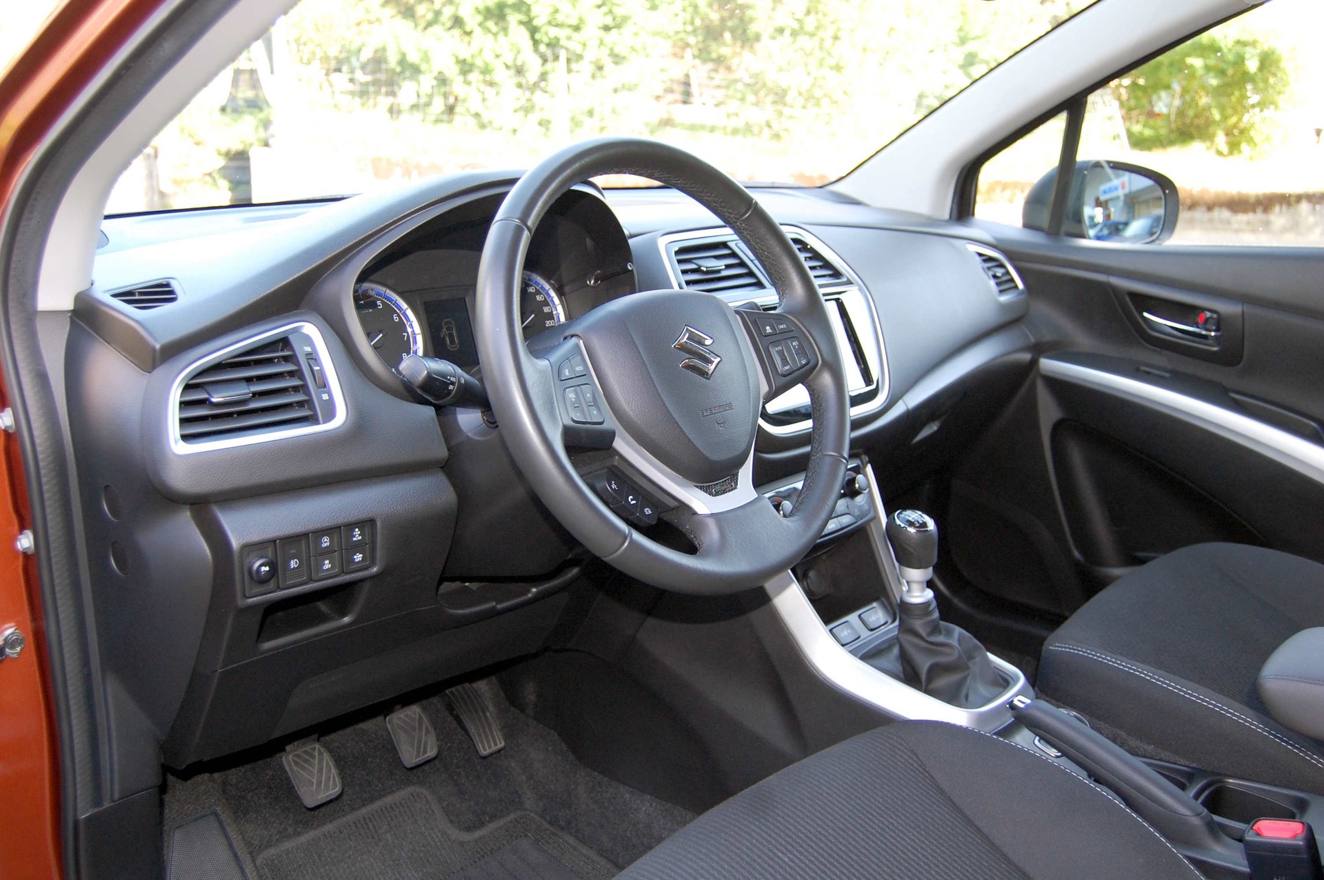 SUZUKI SX4 S-Cross 1.4 16V Generation Hybrid 4WD-image-12
