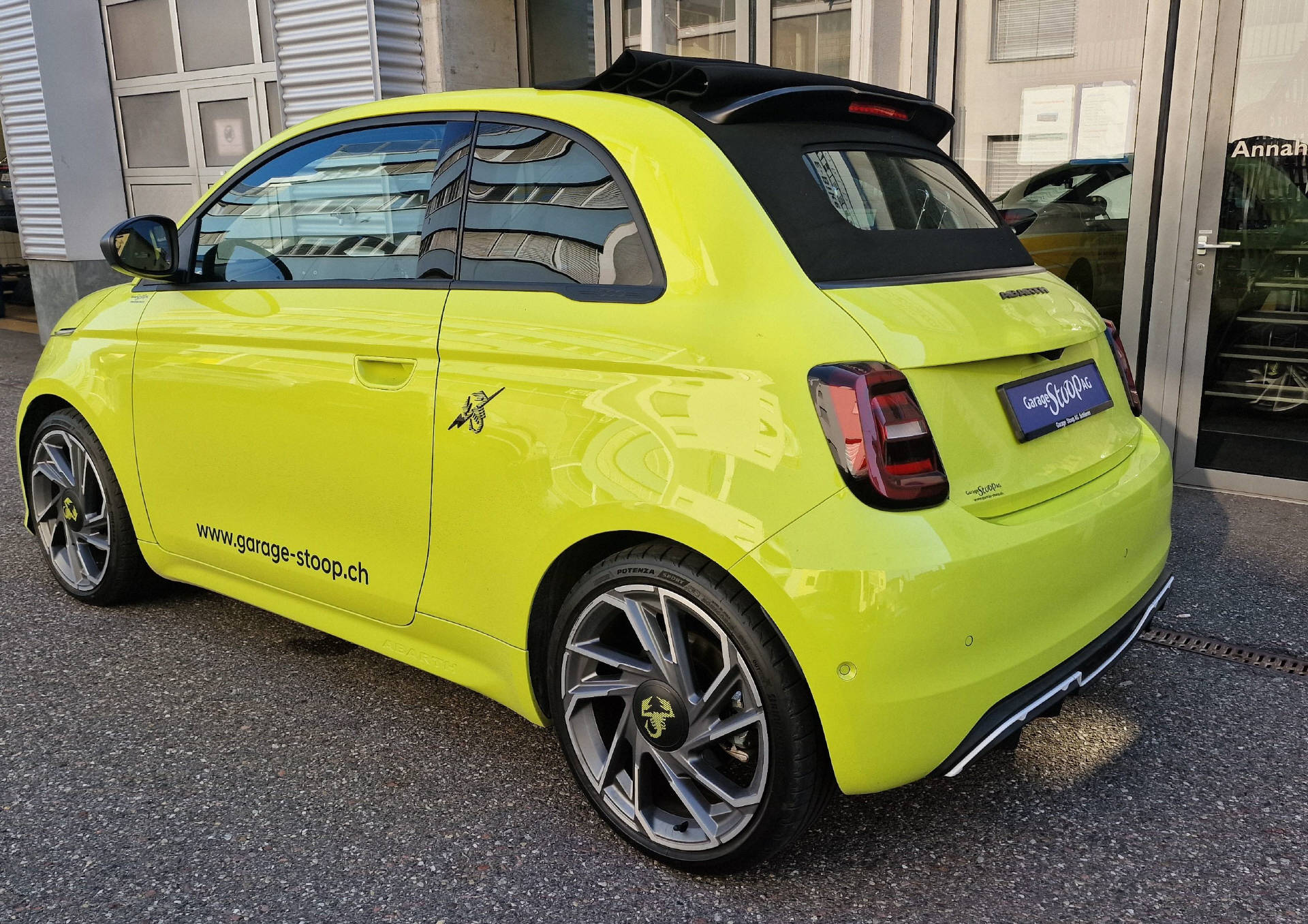 FIAT 500 Cabrio Abarth Scorpionissima-image-4