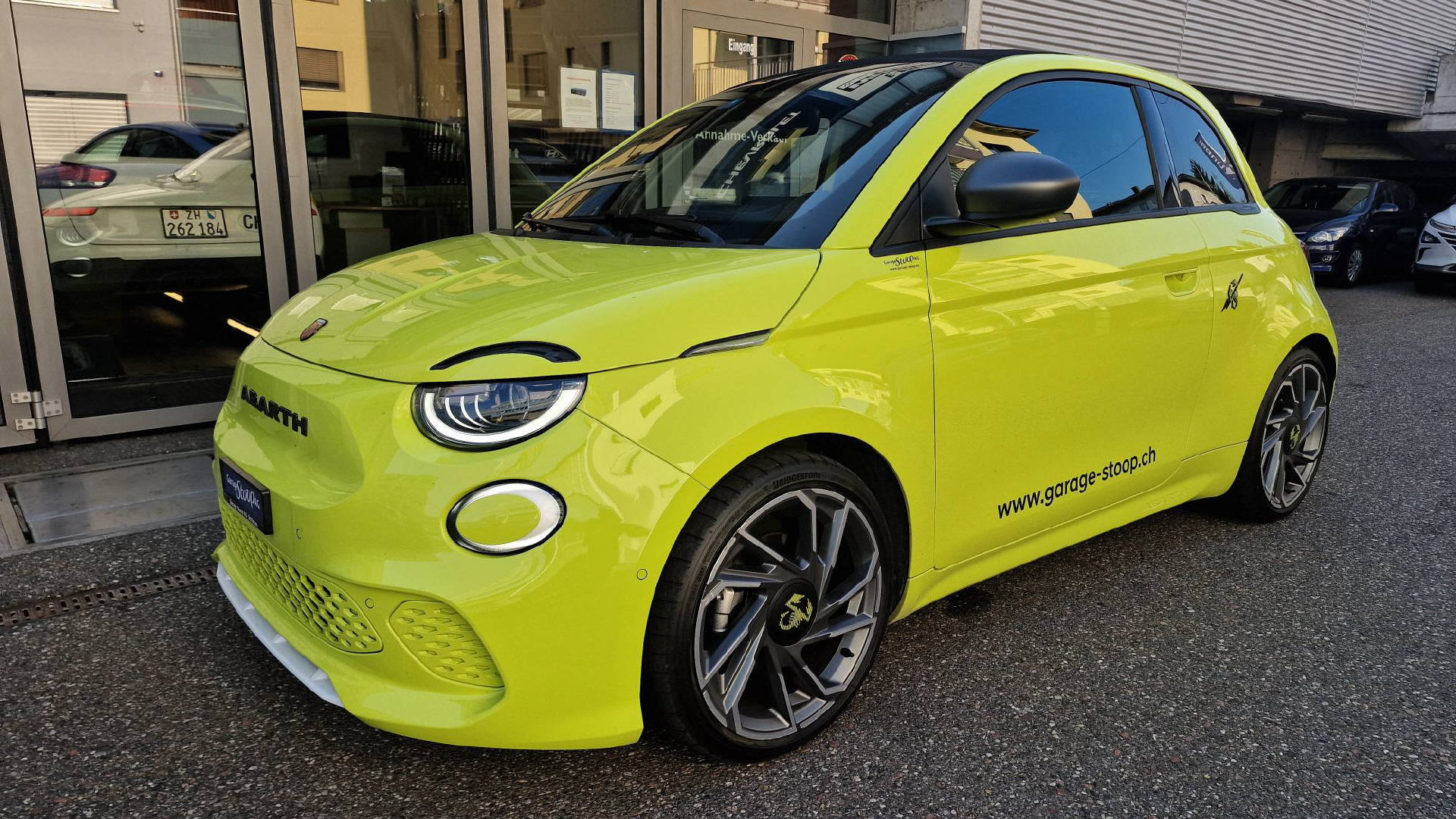 FIAT 500 Cabrio Abarth Scorpionissima-image-1