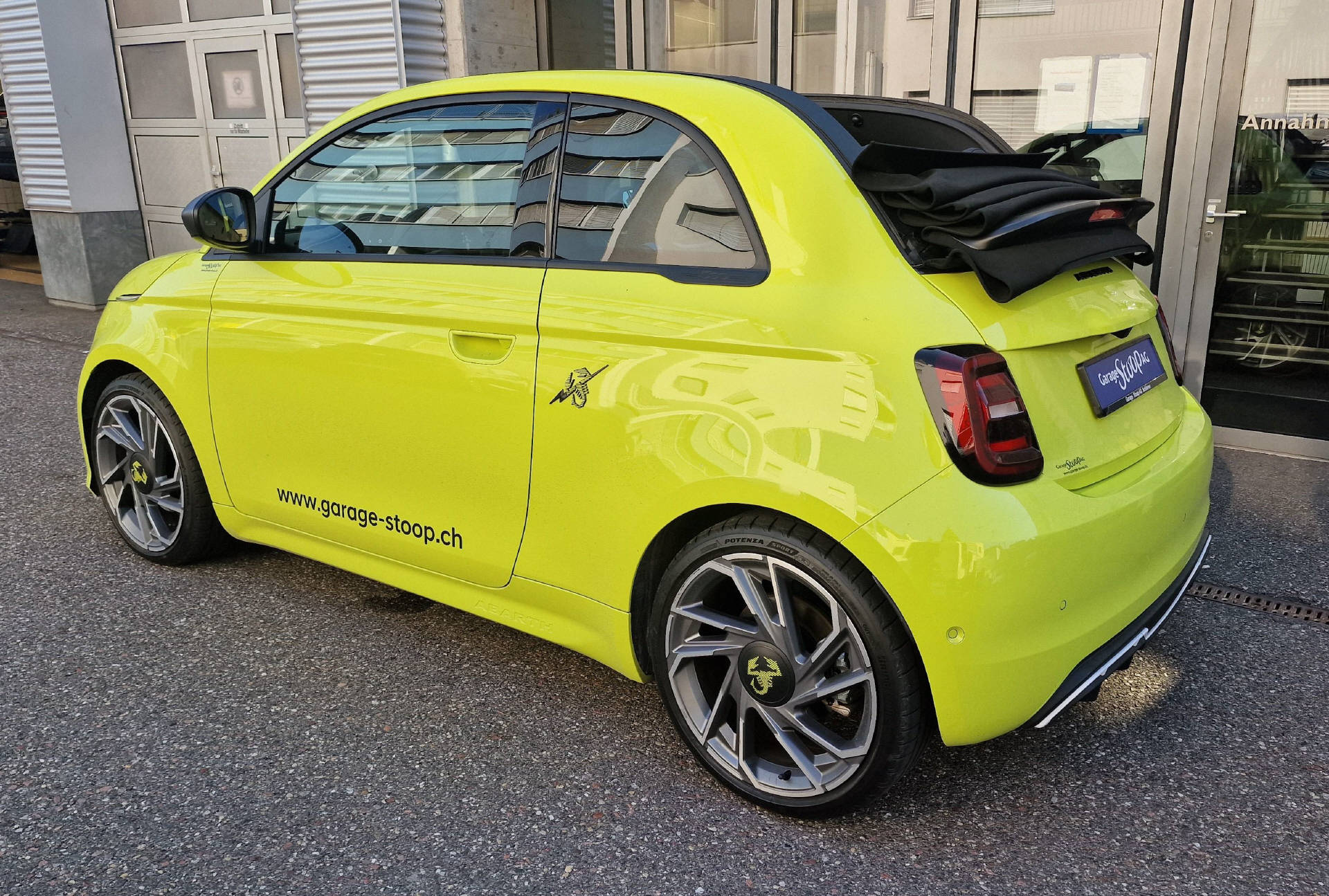 FIAT 500 Cabrio Abarth Scorpionissima-image-5