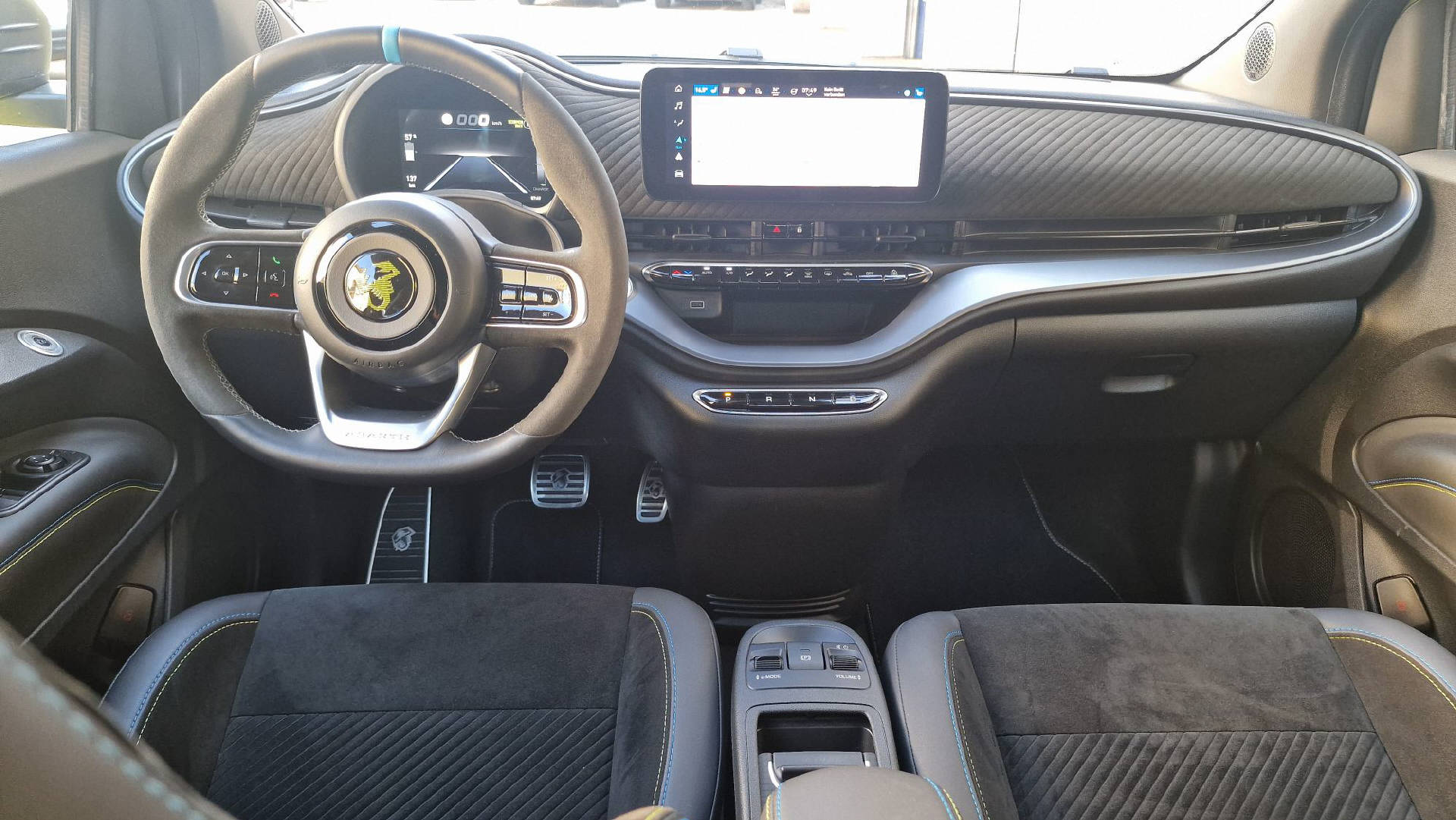 FIAT 500 Cabrio Abarth Scorpionissima-image-15
