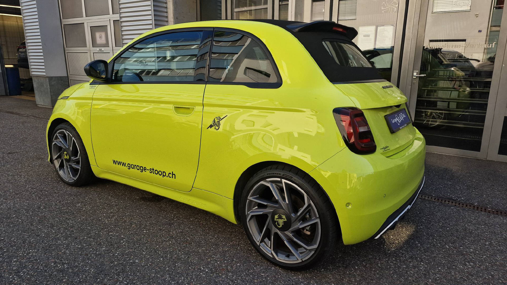 FIAT 500 Cabrio Abarth Scorpionissima-image-3