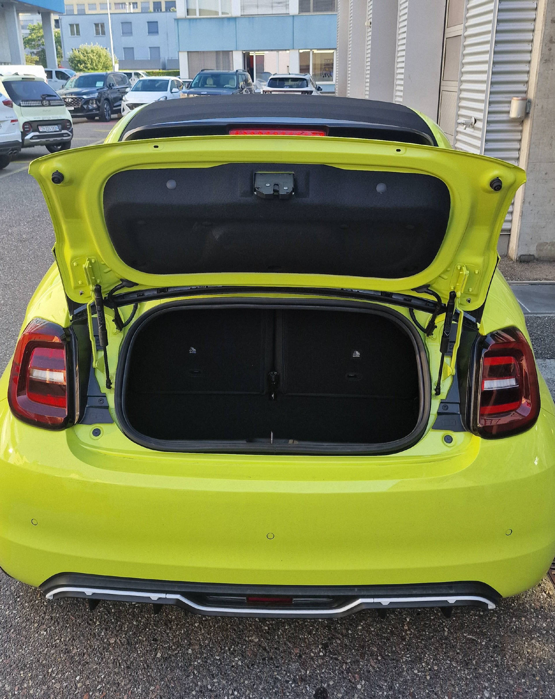 FIAT 500 Cabrio Abarth Scorpionissima-image-7