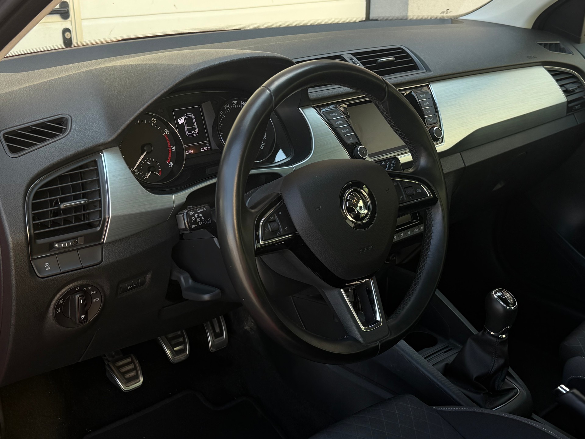 SKODA Fabia 1.2 TSI Style*Frisch ab MFK&Service*Top Austtatung*Park-Pilot*Sitzheizung*Multimedia*-image-9