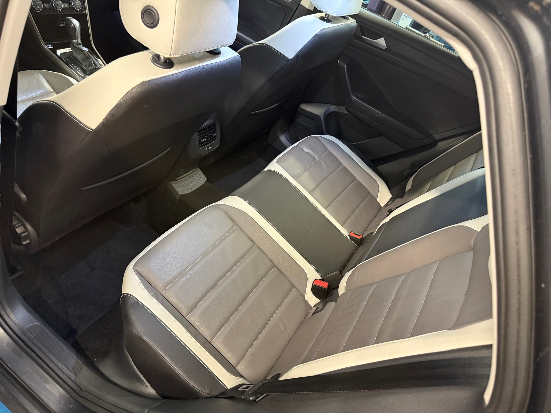 VW T-Roc 2.0 TSI Sport DSG 4Motion-image-8