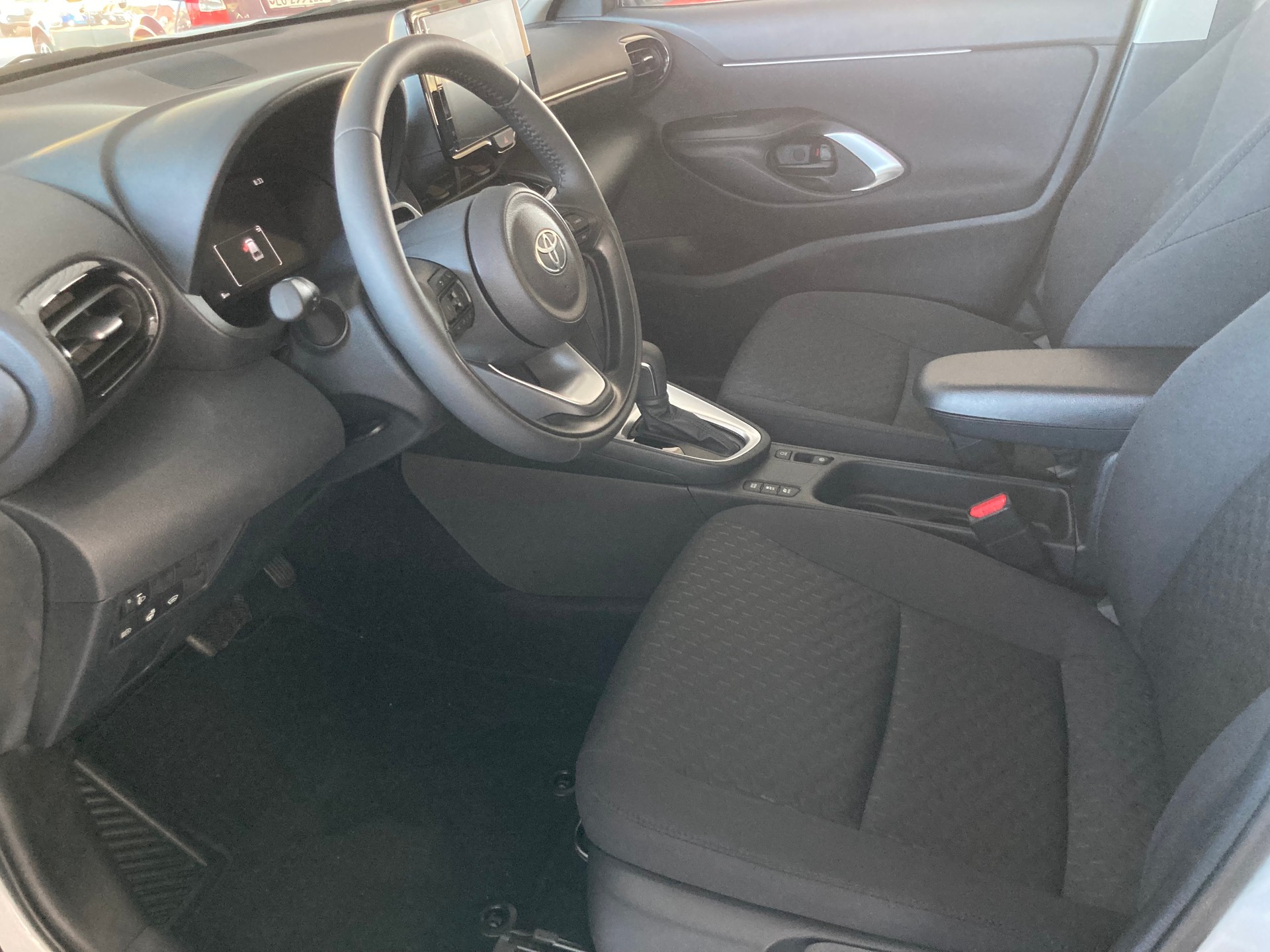 TOYOTA Yaris Cross 1.5 Comfort e-CVT-image-8