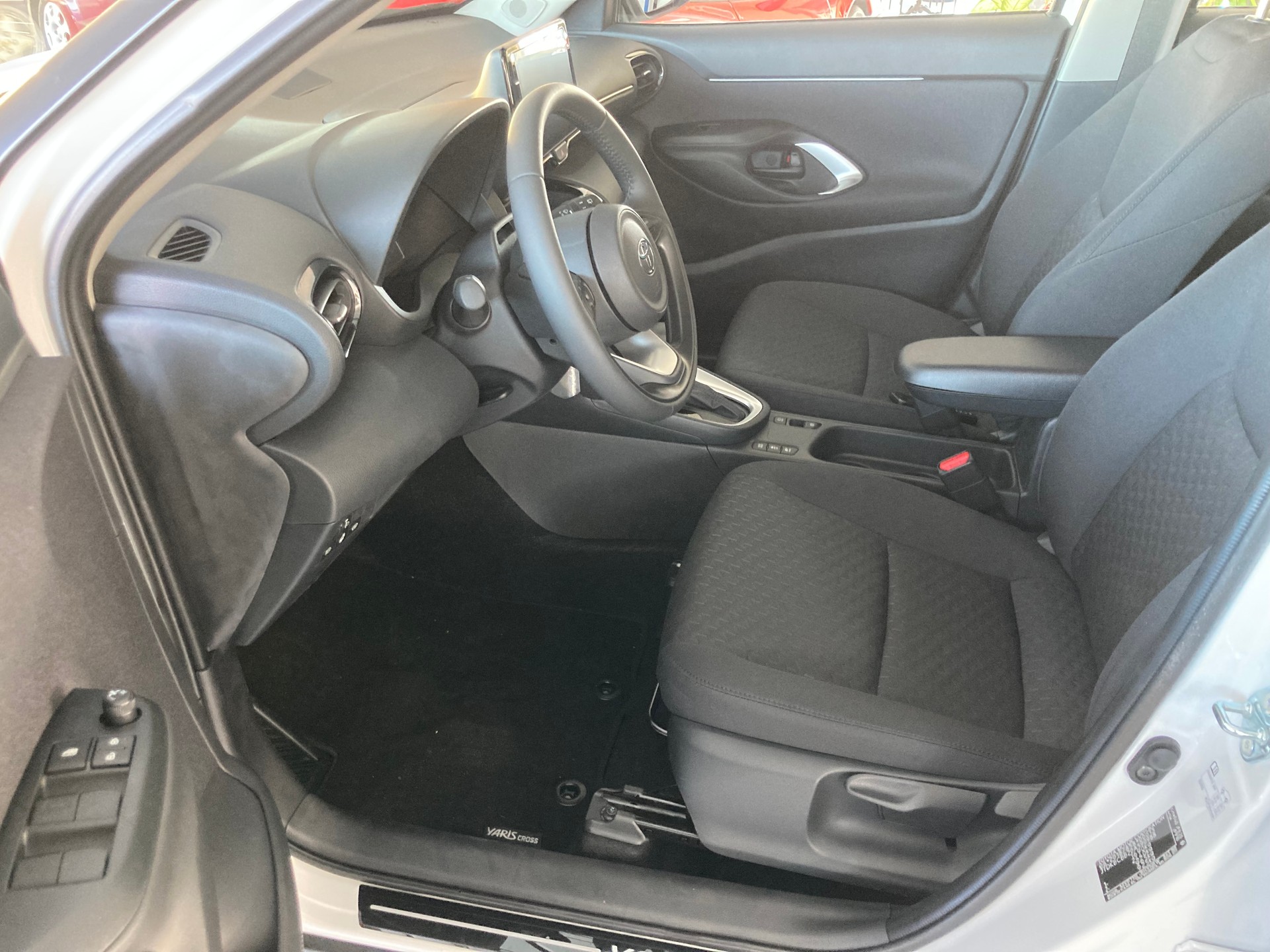 TOYOTA Yaris Cross 1.5 Comfort e-CVT-image-14
