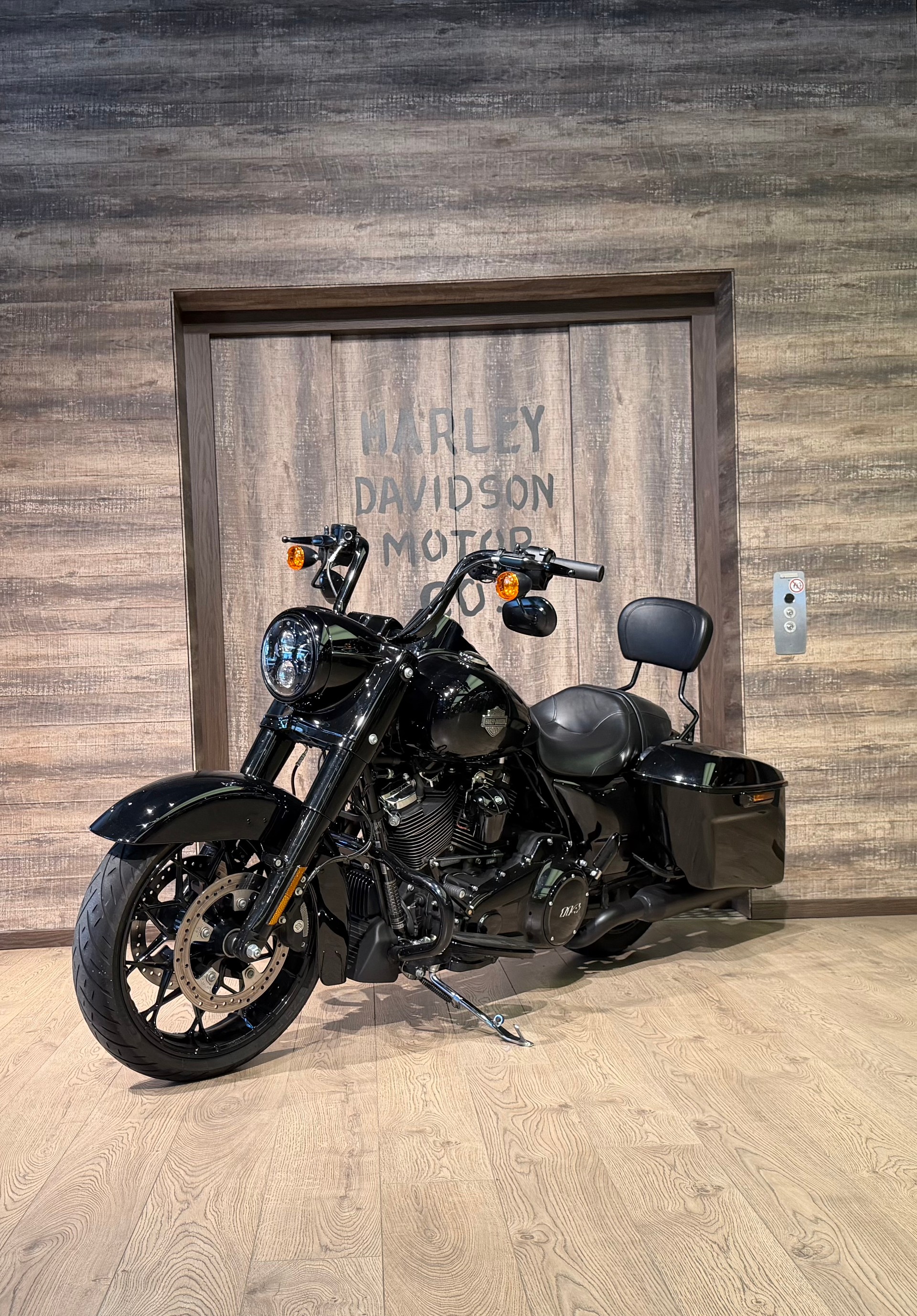 HARLEY-DAVIDSON FLHRXS Road King Special 114-showroom-element-2