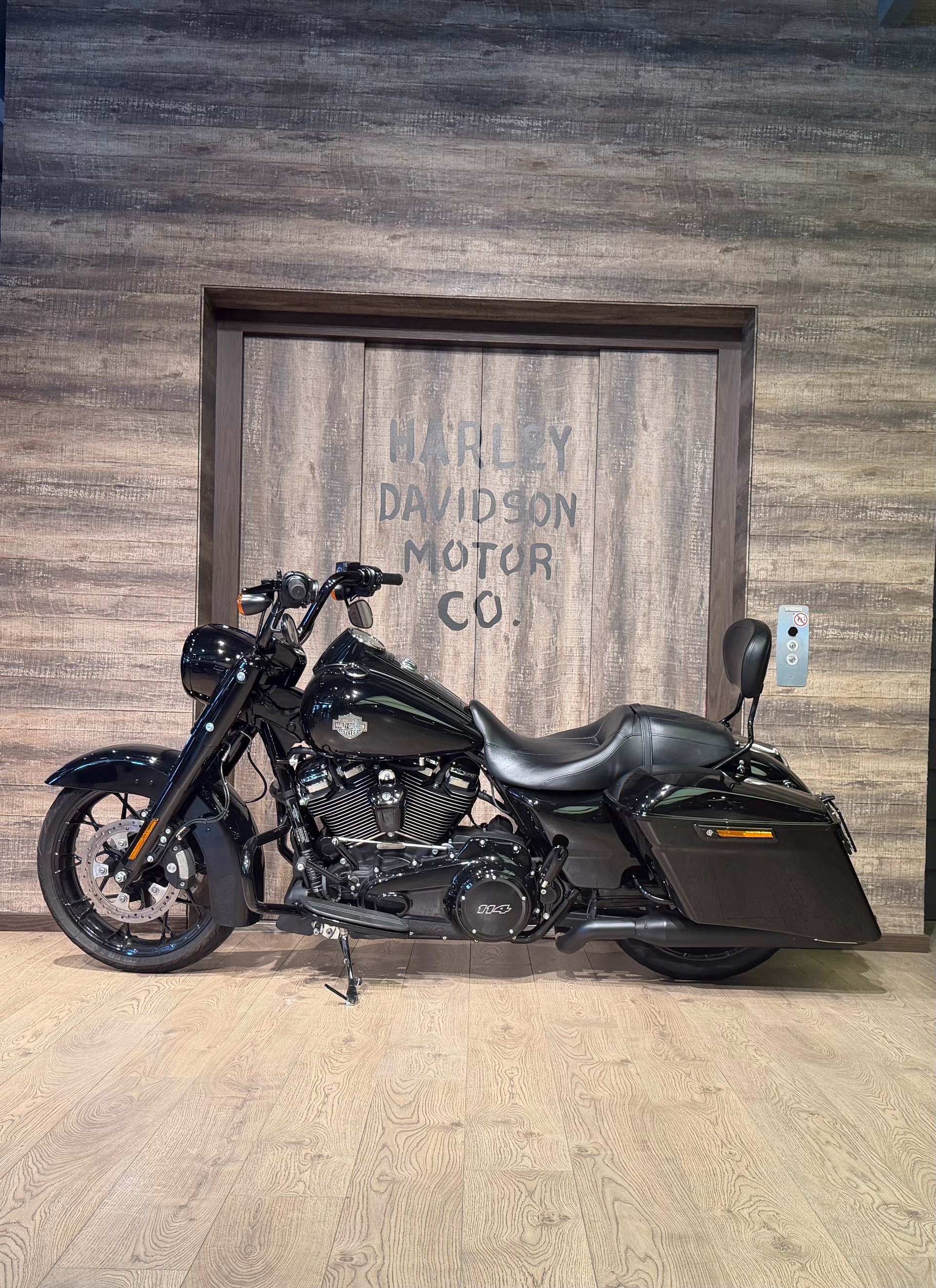 HARLEY-DAVIDSON FLHRXS Road King Special 114-showroom-element-3