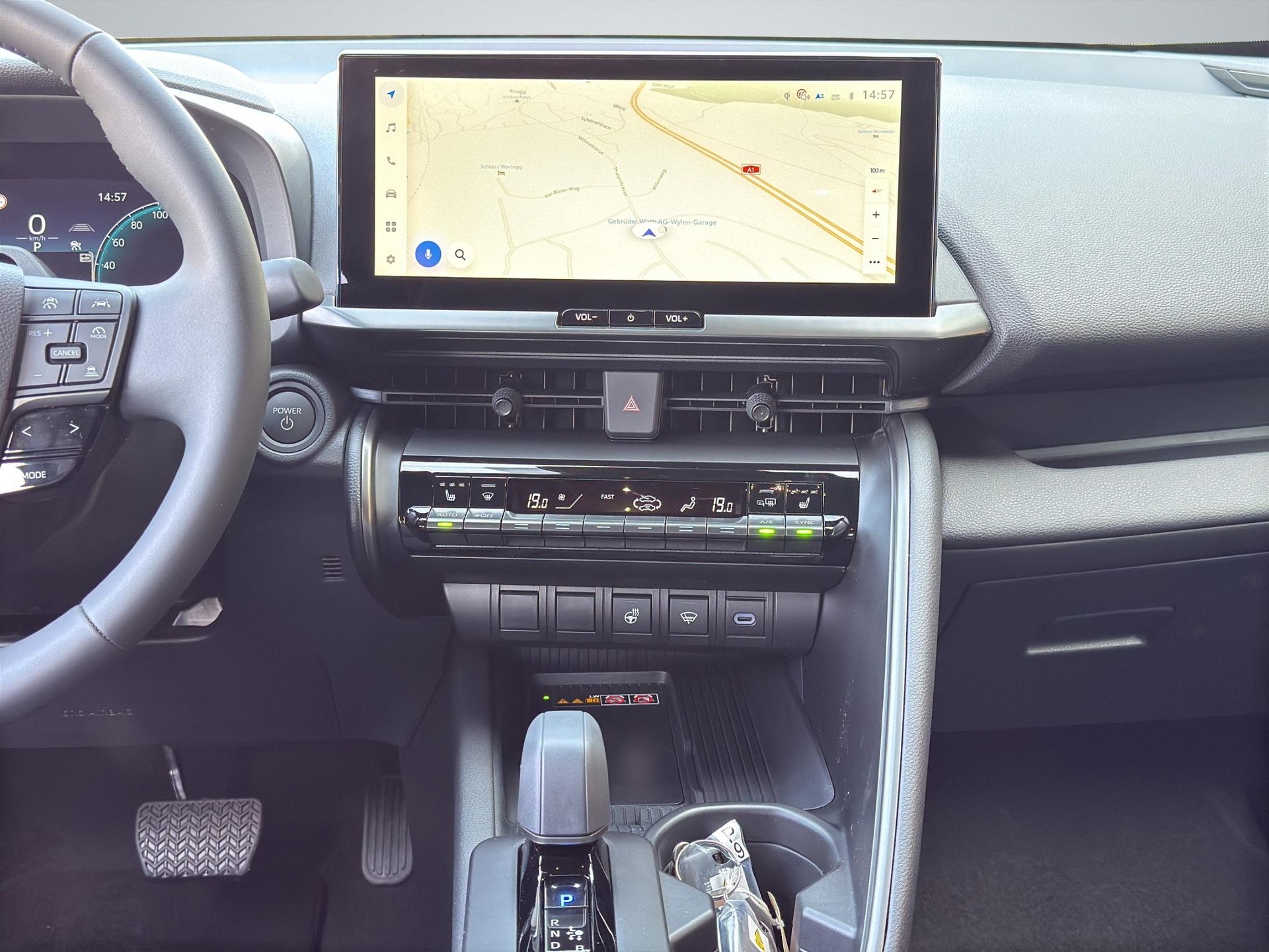 TOYOTA C-HR 2.0 HEV Swiss Edition 4x4-image-12