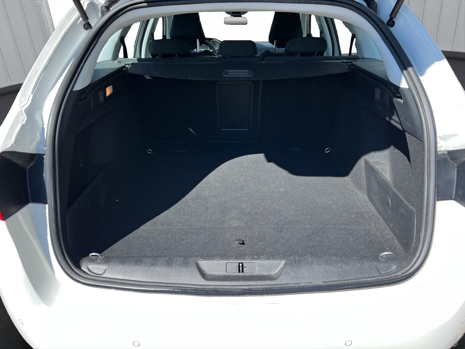 PEUGEOT 308 SW 1.2 PureTech 130 Allure S/S-image-11