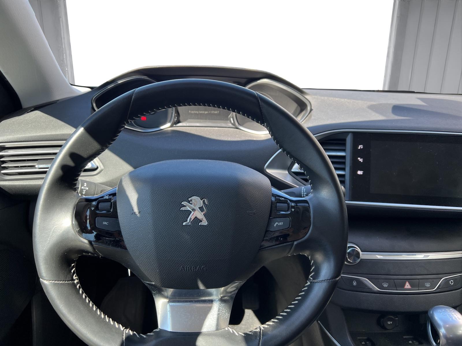PEUGEOT 308 SW 1.2 PureTech 130 Allure S/S-image-8