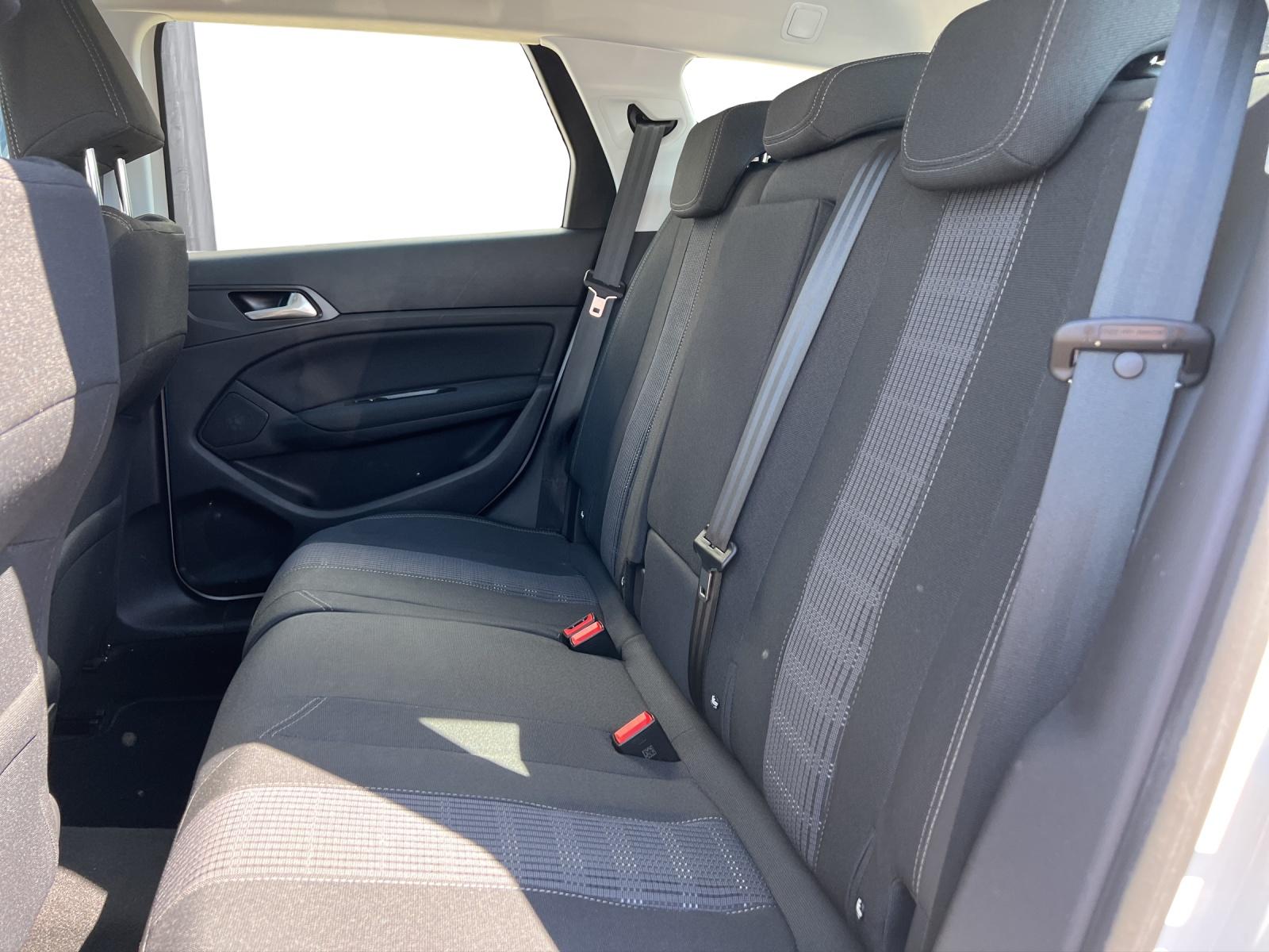 PEUGEOT 308 SW 1.2 PureTech 130 Allure S/S-image-9