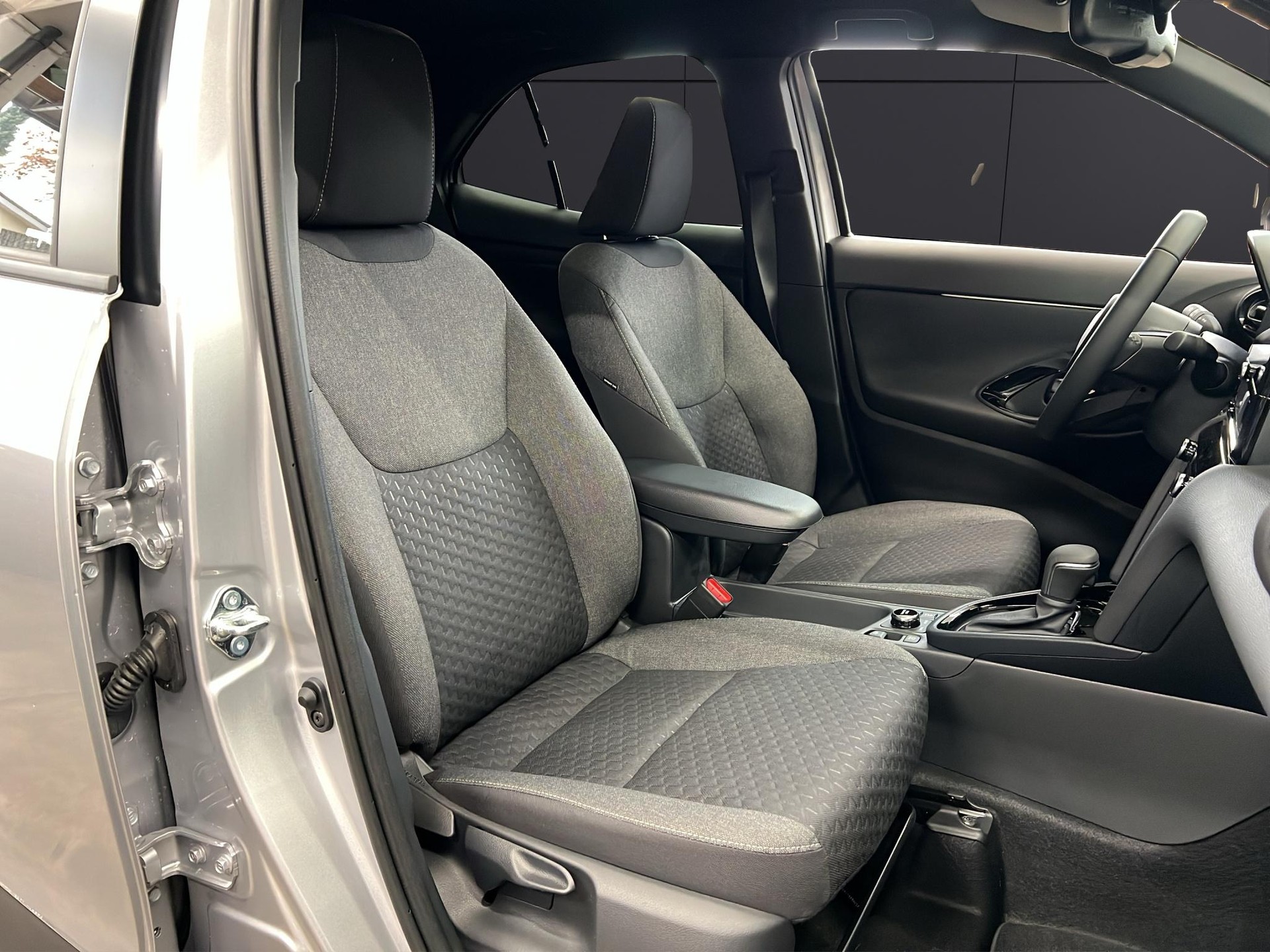 TOYOTA Yaris Cross 1.5 VVT-i HSD Comfort AWD-i-image-11