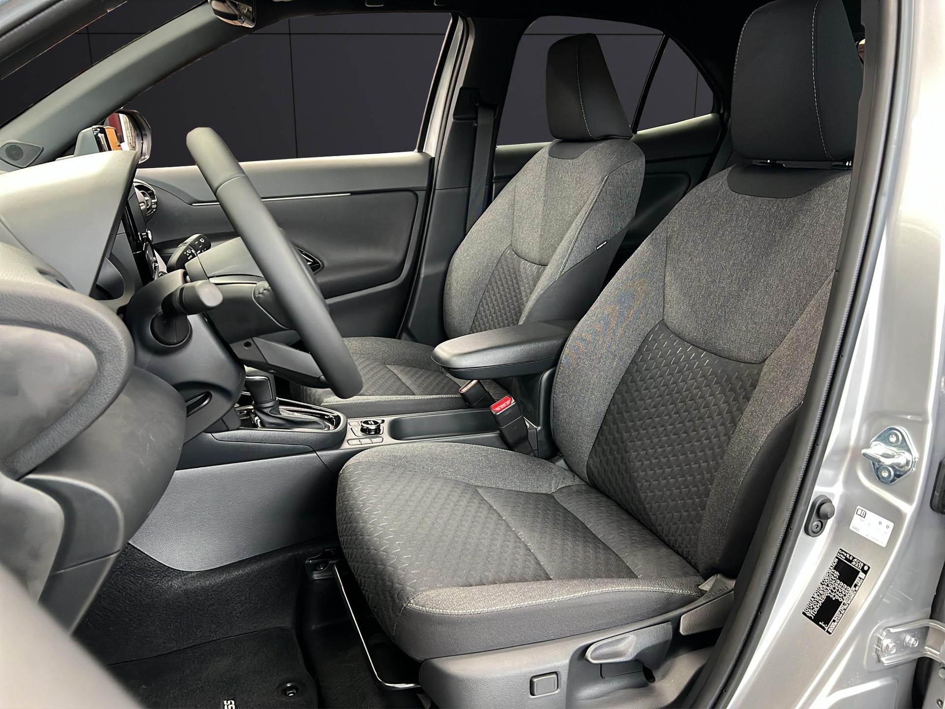 TOYOTA Yaris Cross 1.5 VVT-i HSD Comfort AWD-i-image-8