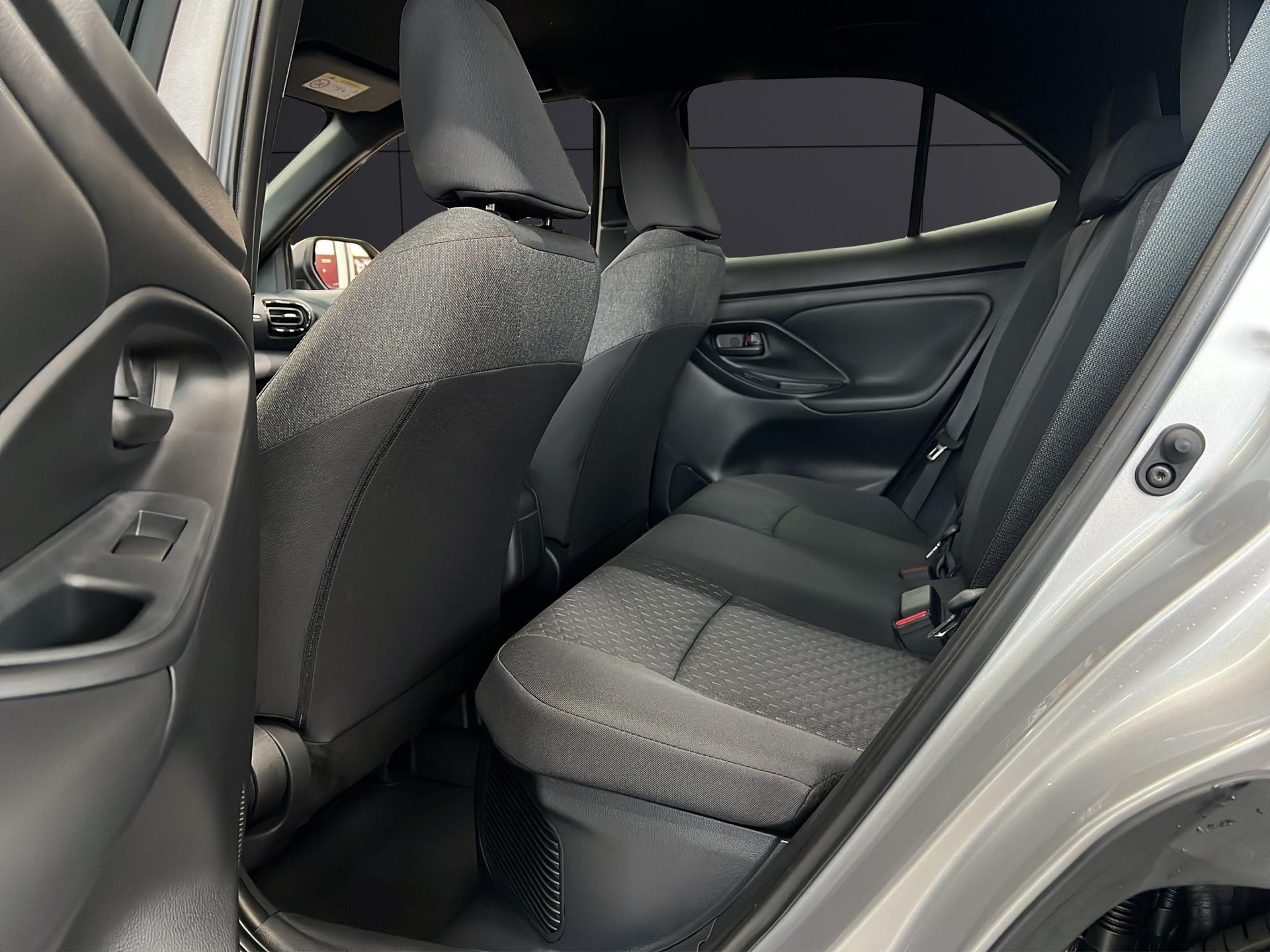 TOYOTA Yaris Cross 1.5 VVT-i HSD Comfort AWD-i-image-9