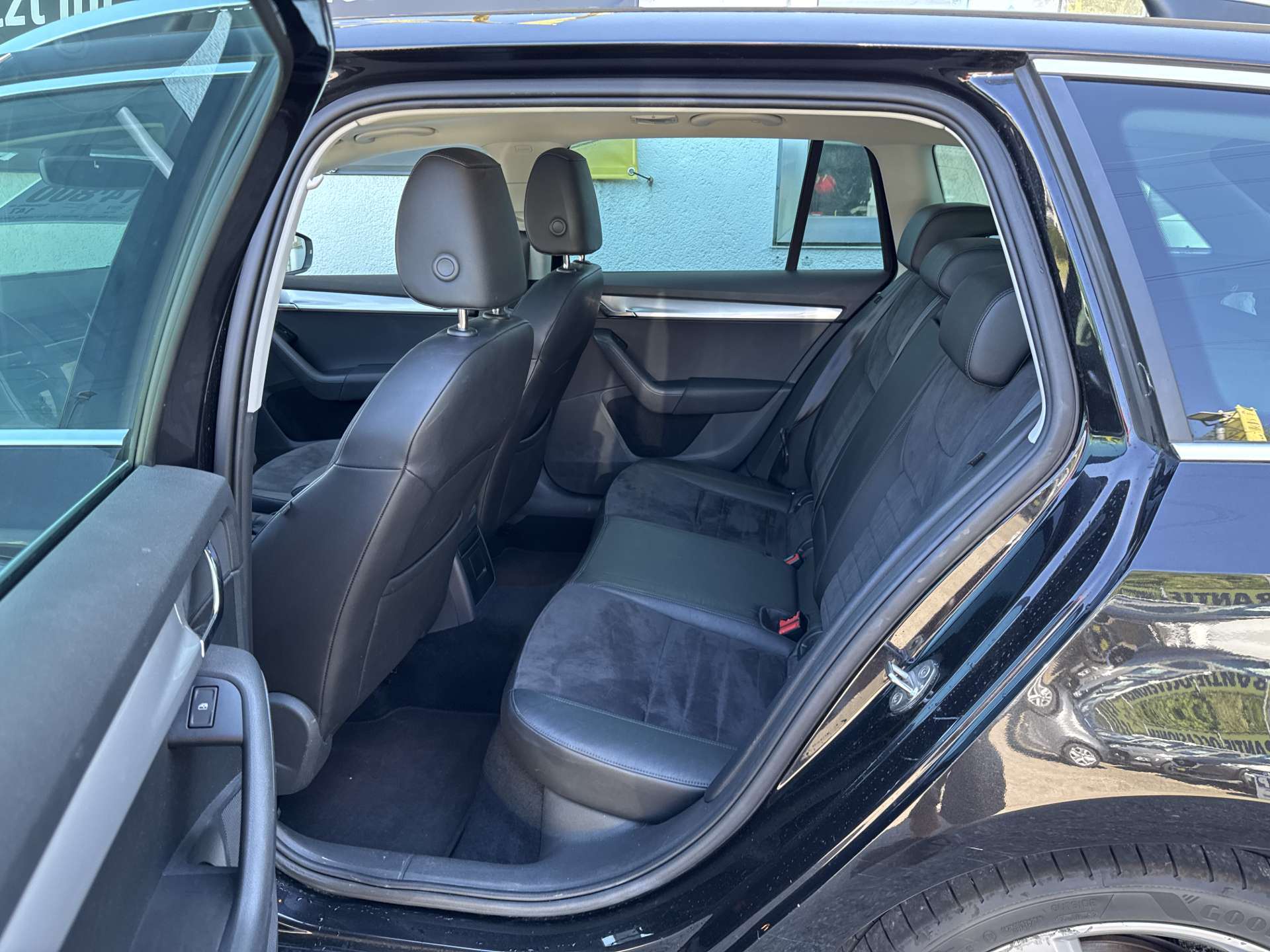 SKODA Octavia Combi 1.8 TSi Style DSG-Automat-image-7