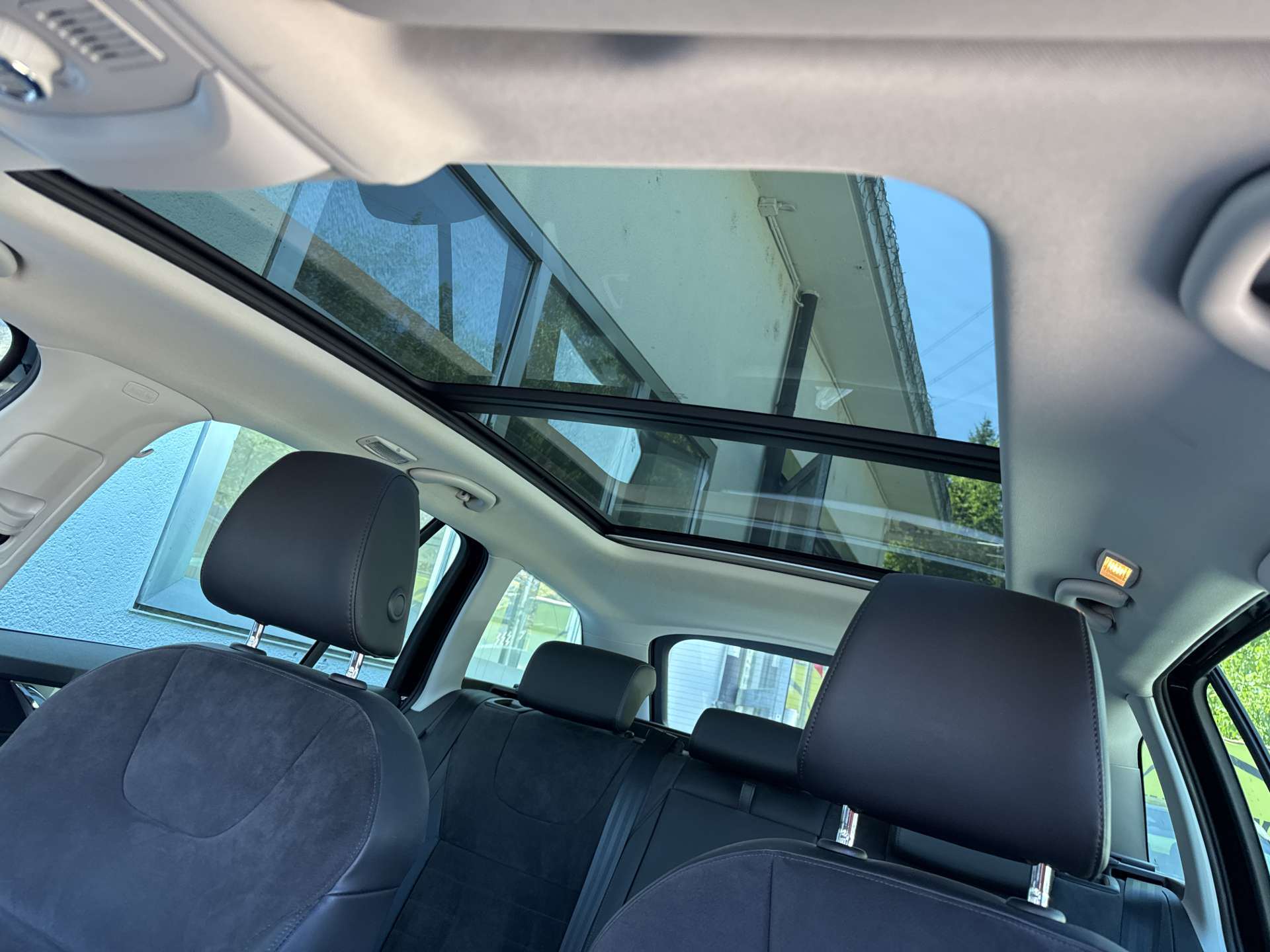 SKODA Octavia Combi 1.8 TSi Style DSG-Automat-image-13