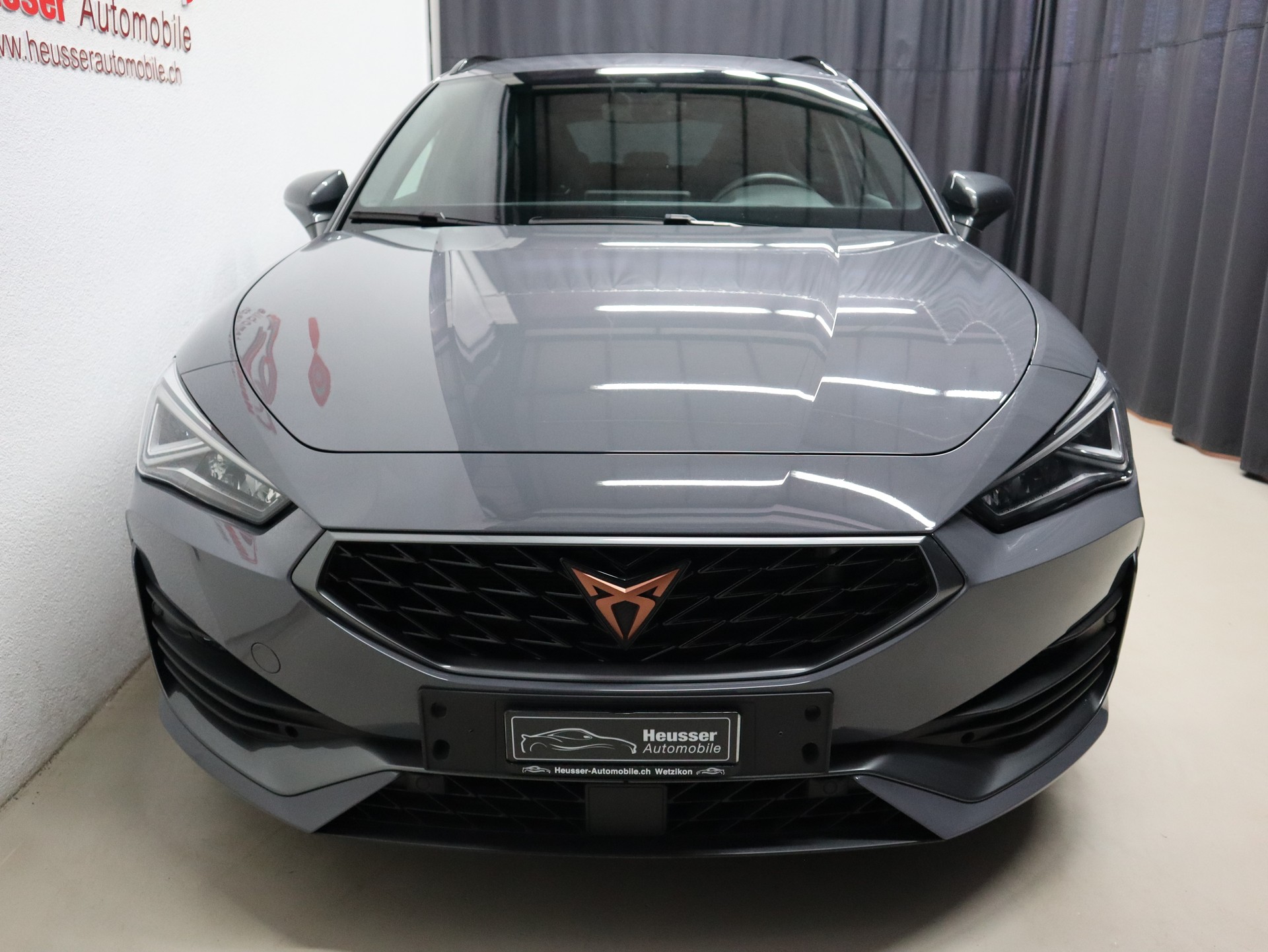CUPRA LEON ST 2.0 TSI VZ DSG 4Drive - Panorama - Navi - BREMBO - Beats - Sportsitze - Kamera - 310 PS-image-6