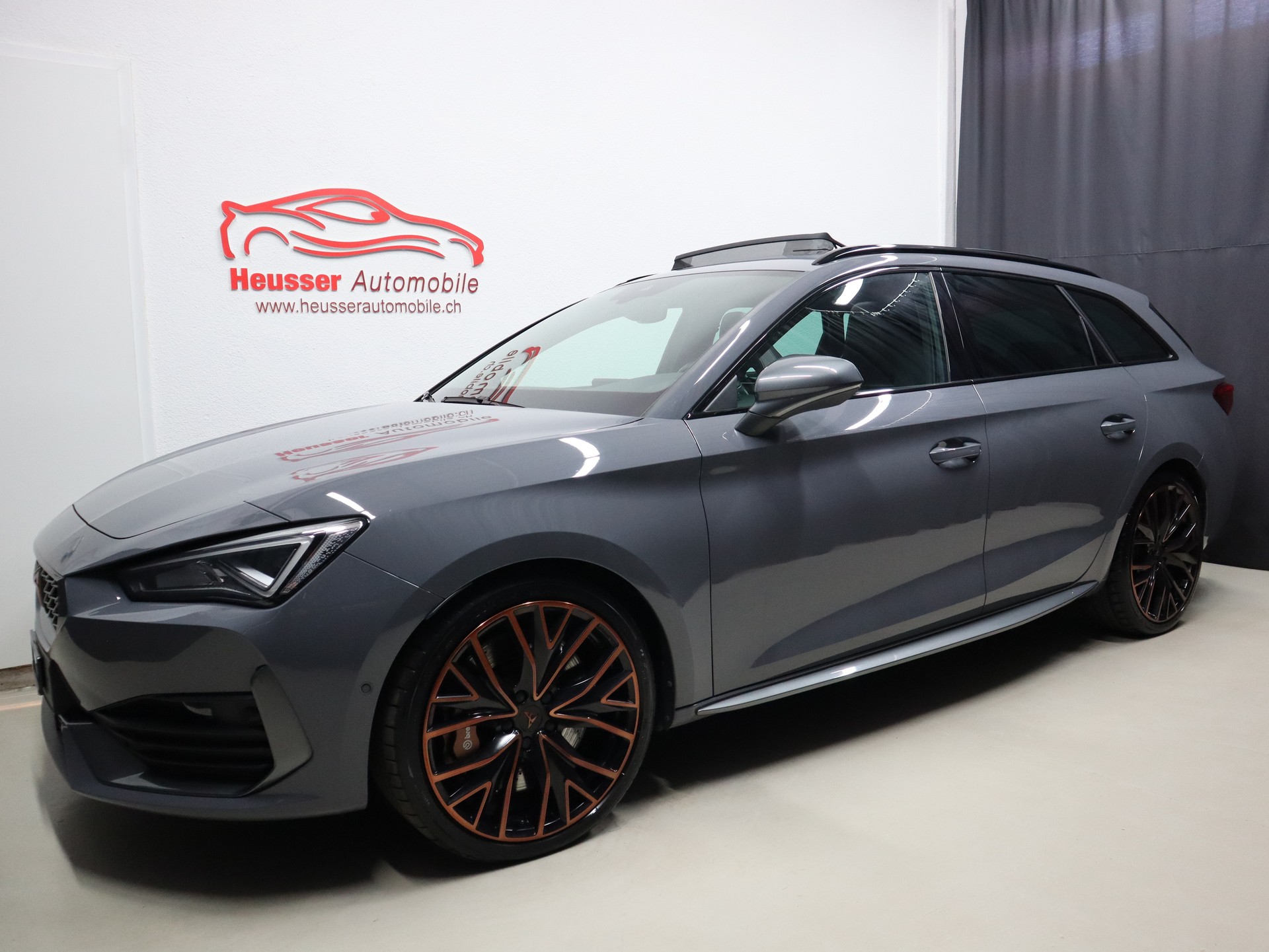 CUPRA LEON ST 2.0 TSI VZ DSG 4Drive - Panorama - Navi - BREMBO - Beats - Sportsitze - Kamera - 310 PS-image-1