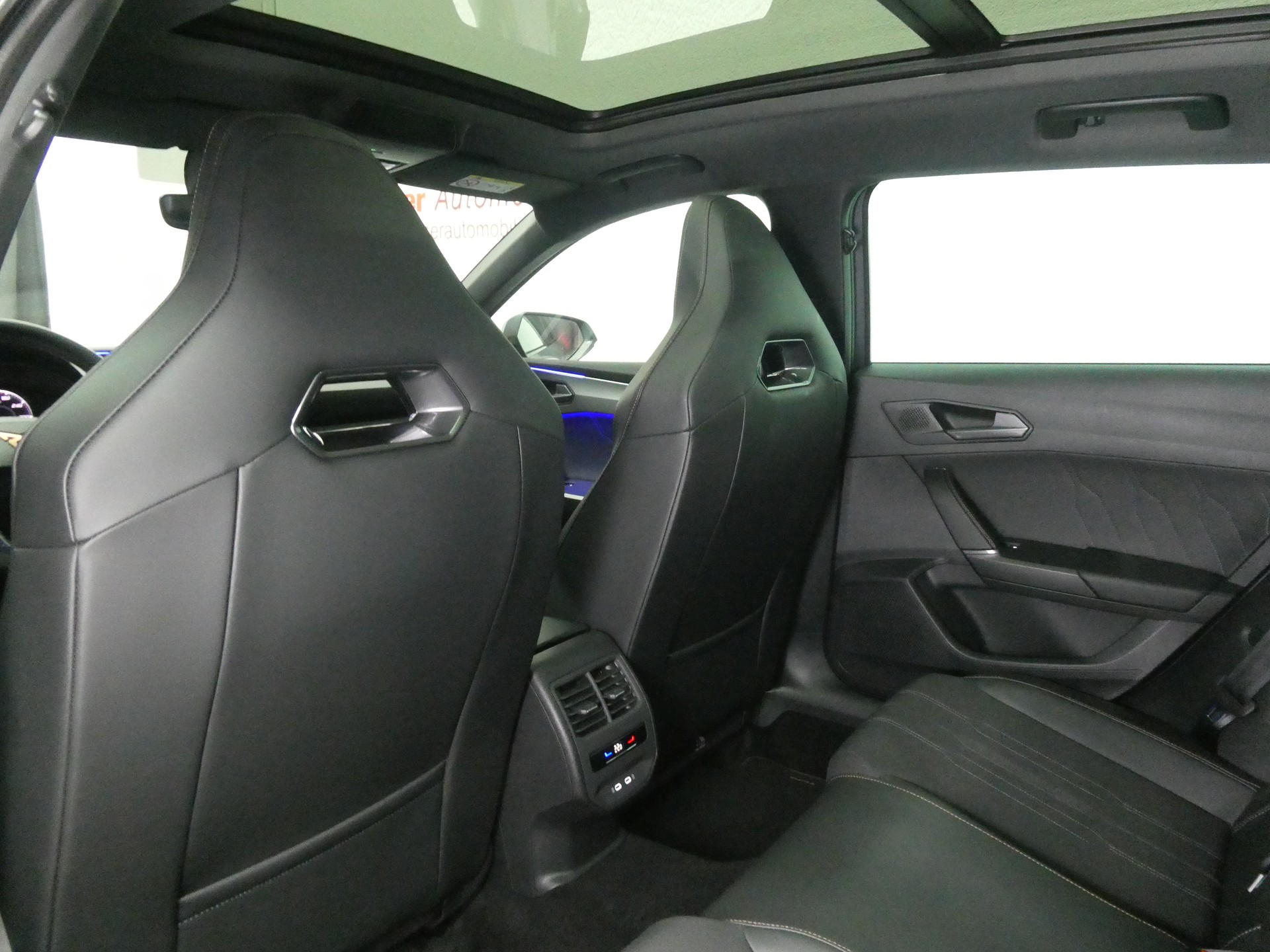 CUPRA LEON ST 2.0 TSI VZ DSG 4Drive - Panorama - Navi - BREMBO - Beats - Sportsitze - Kamera - 310 PS-image-10