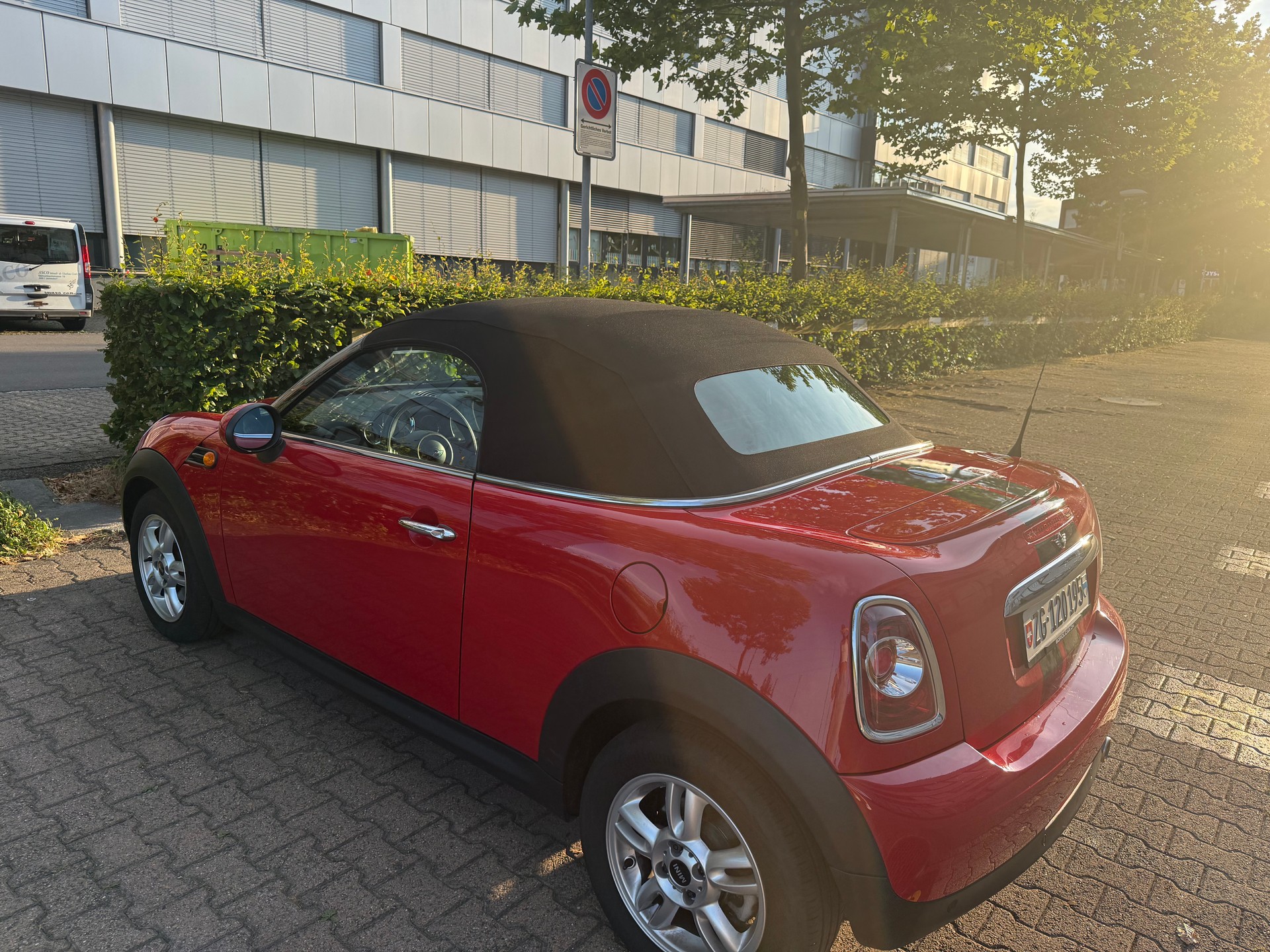 MINI 1.6i Cooper-image-3