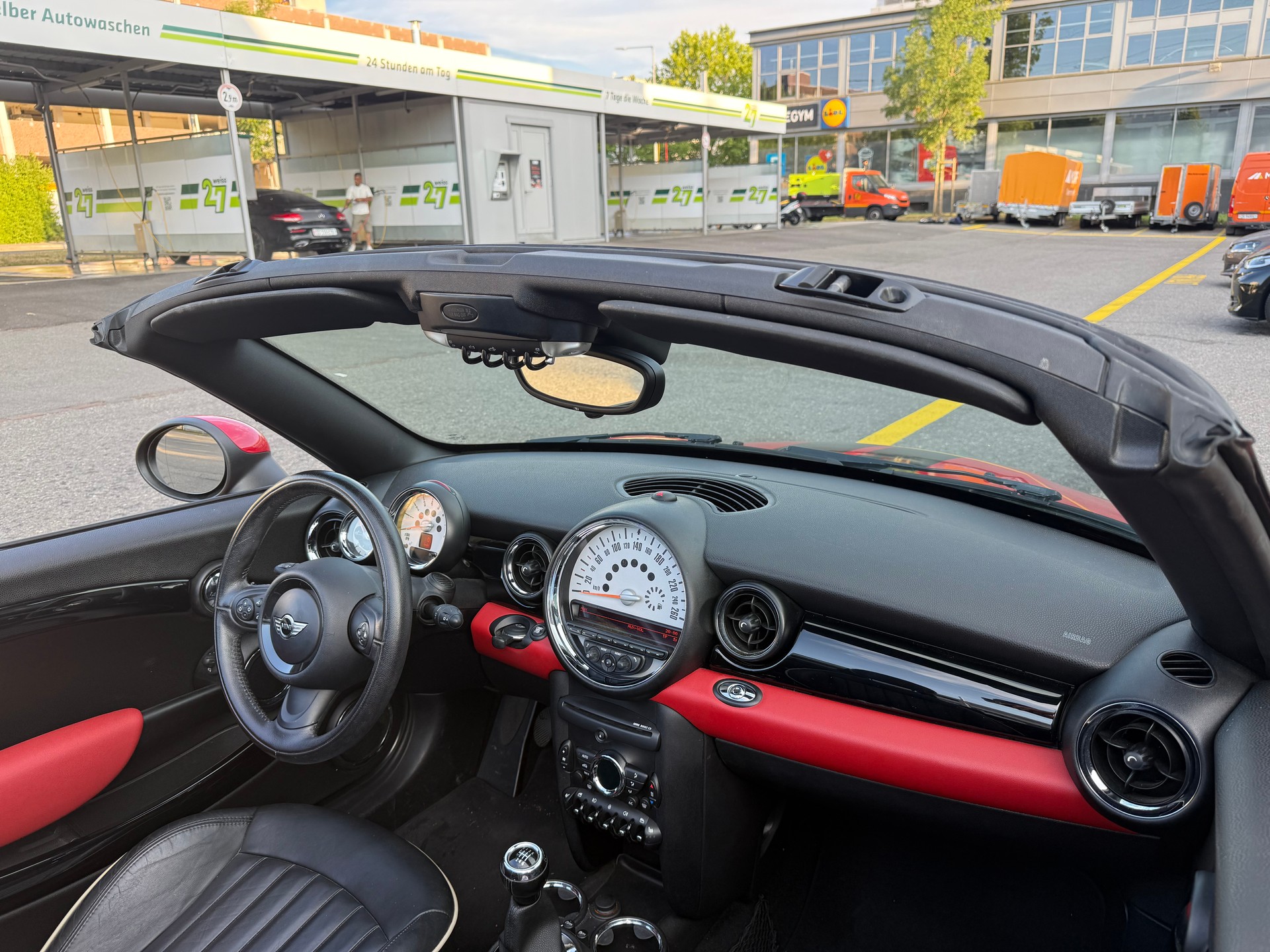 MINI 1.6i Cooper-image-4