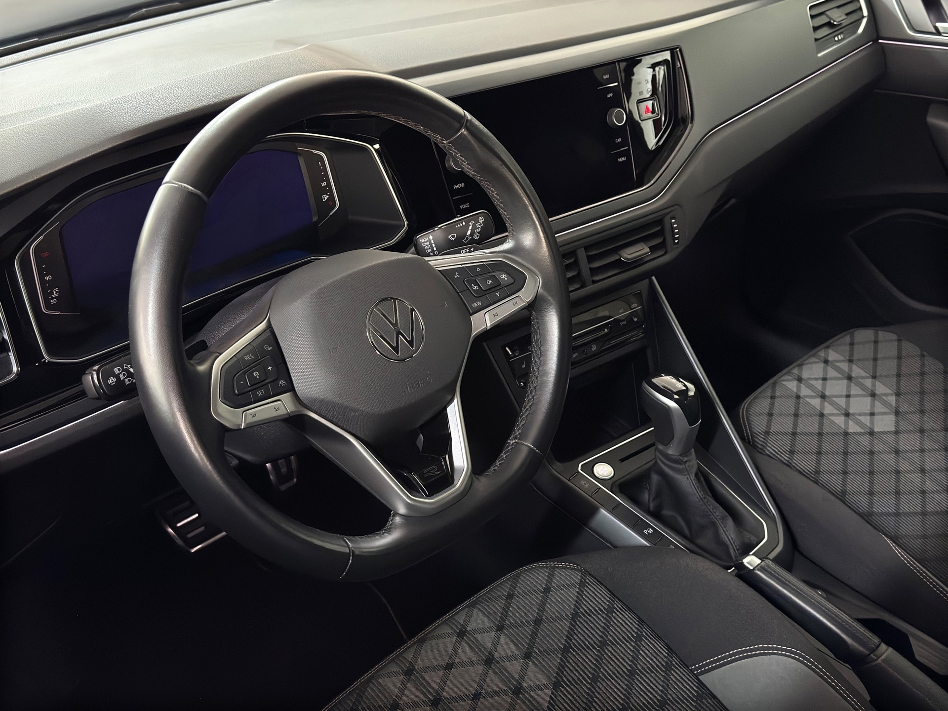 VW Taigo 1.0 TSI R-Line DSG "Pano-RF.-Kamera-Spurpaket-Matrix"-image-12