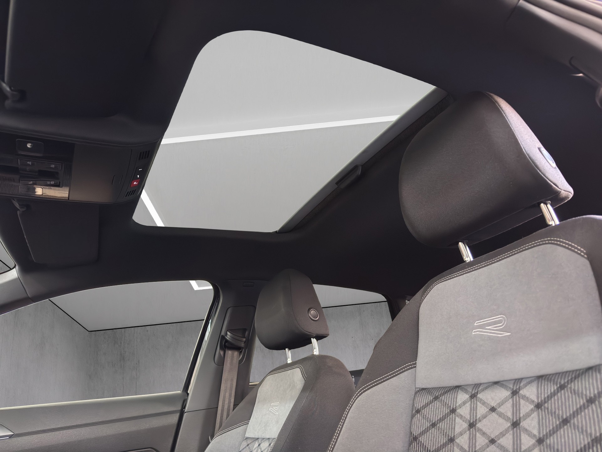 VW Taigo 1.0 TSI R-Line DSG "Pano-RF.-Kamera-Spurpaket-Matrix"-image-8