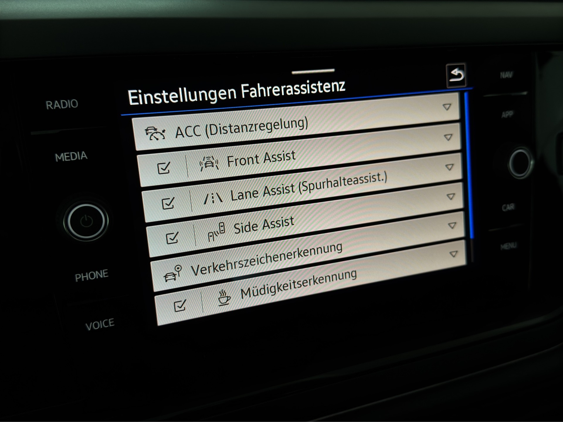 VW Taigo 1.0 TSI R-Line DSG "Pano-RF.-Kamera-Spurpaket-Matrix"-image-19