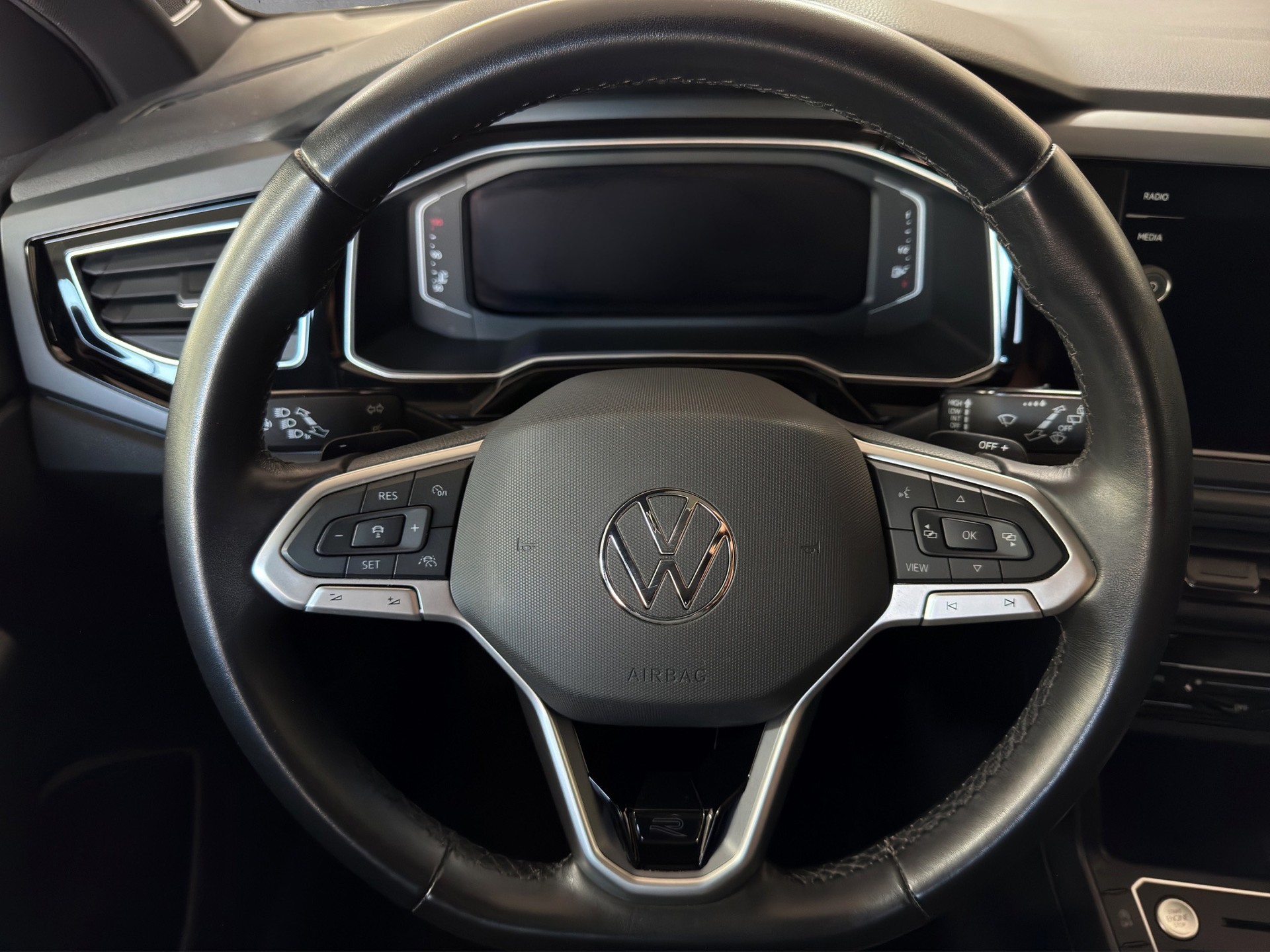 VW Taigo 1.0 TSI R-Line DSG "Pano-RF.-Kamera-Spurpaket-Matrix"-image-13