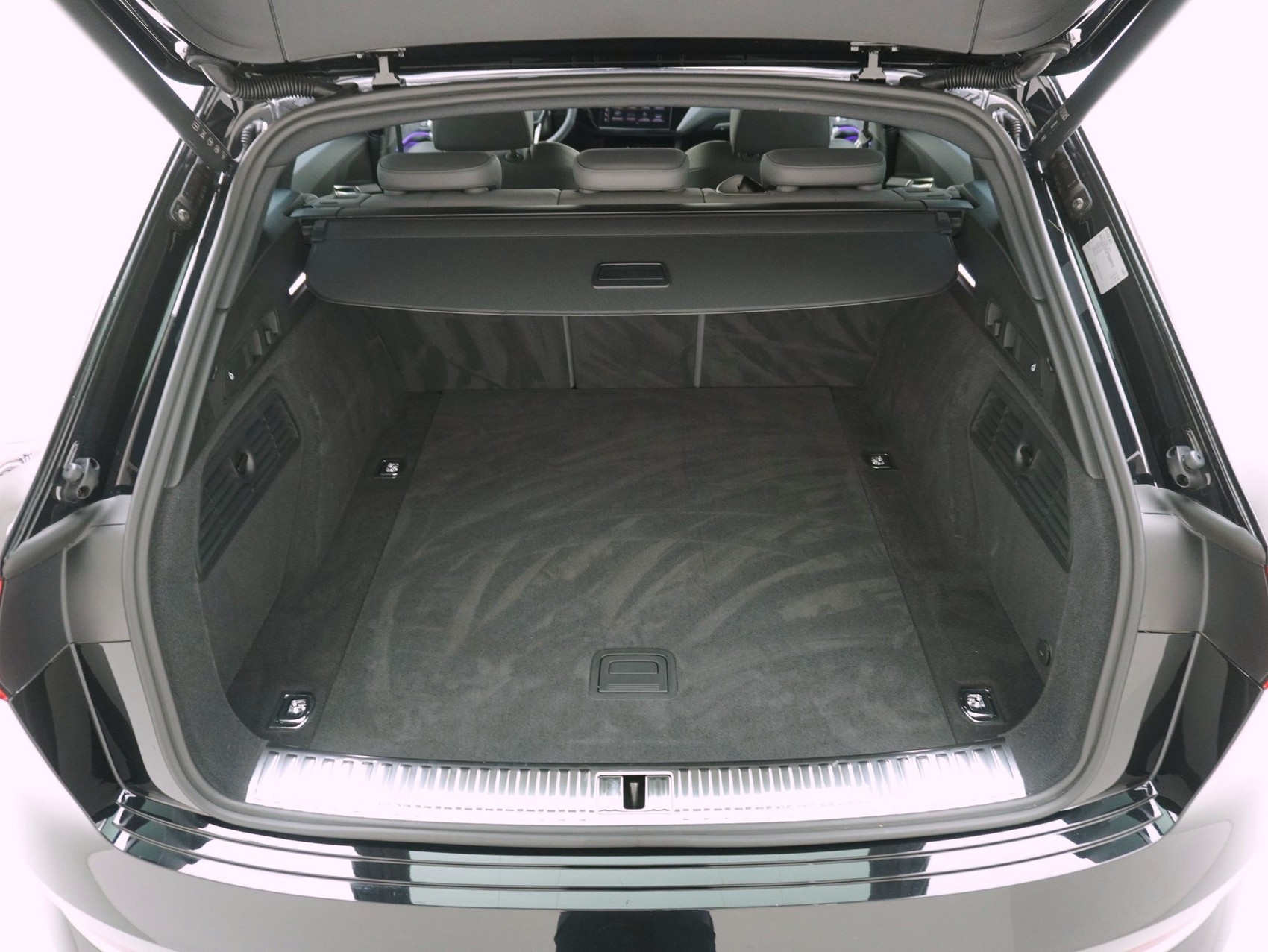 AUDI e-tron S quattro-image-12