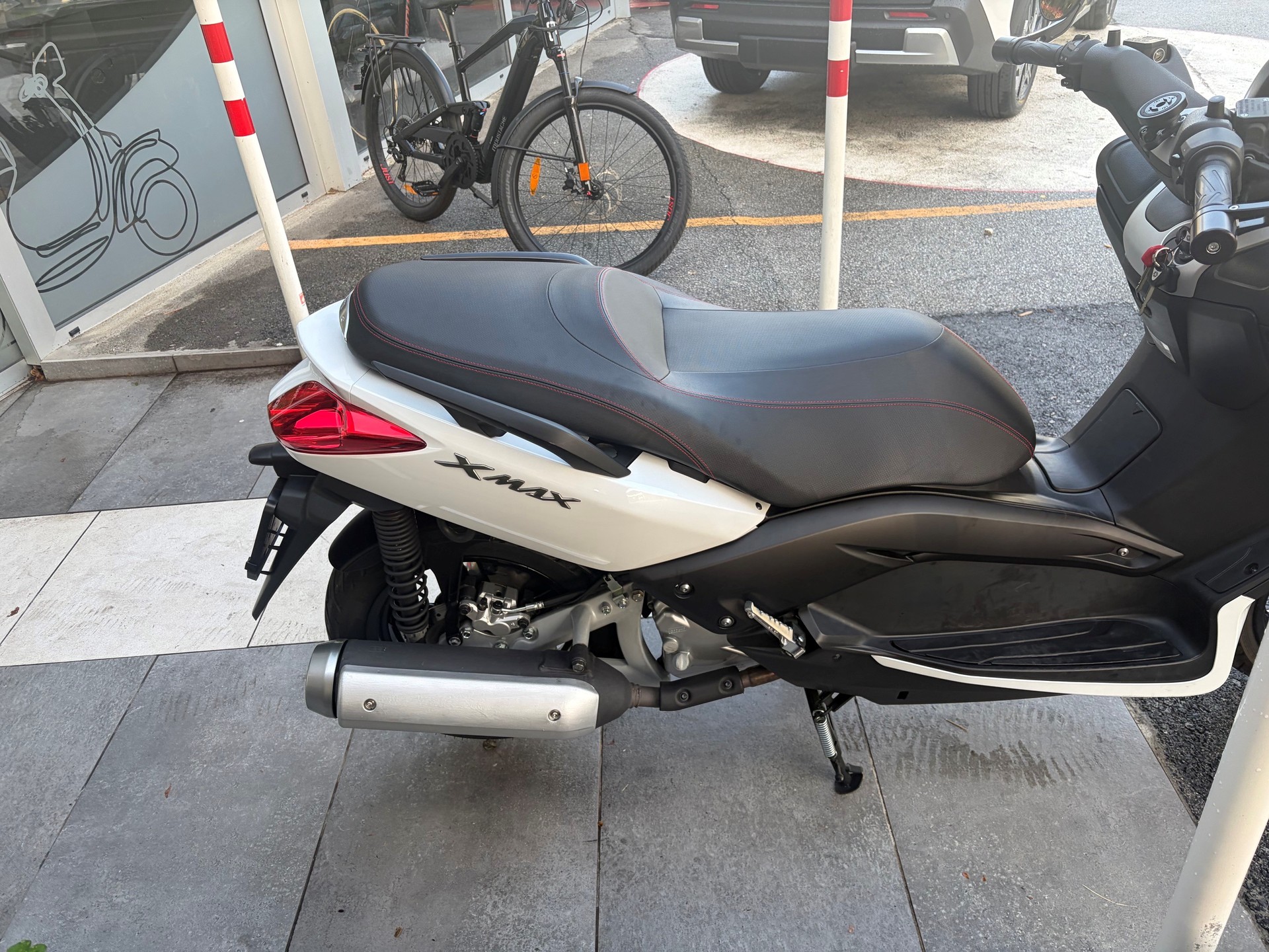 YAMAHA X-MaxYP 250 RA ABS-showroom-element-3