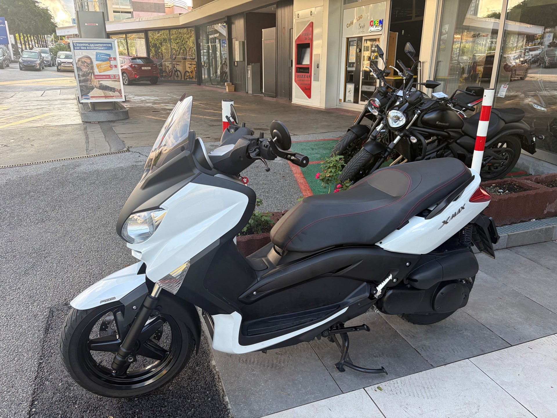 YAMAHA X-MaxYP 250 RA ABS-showroom-element-1