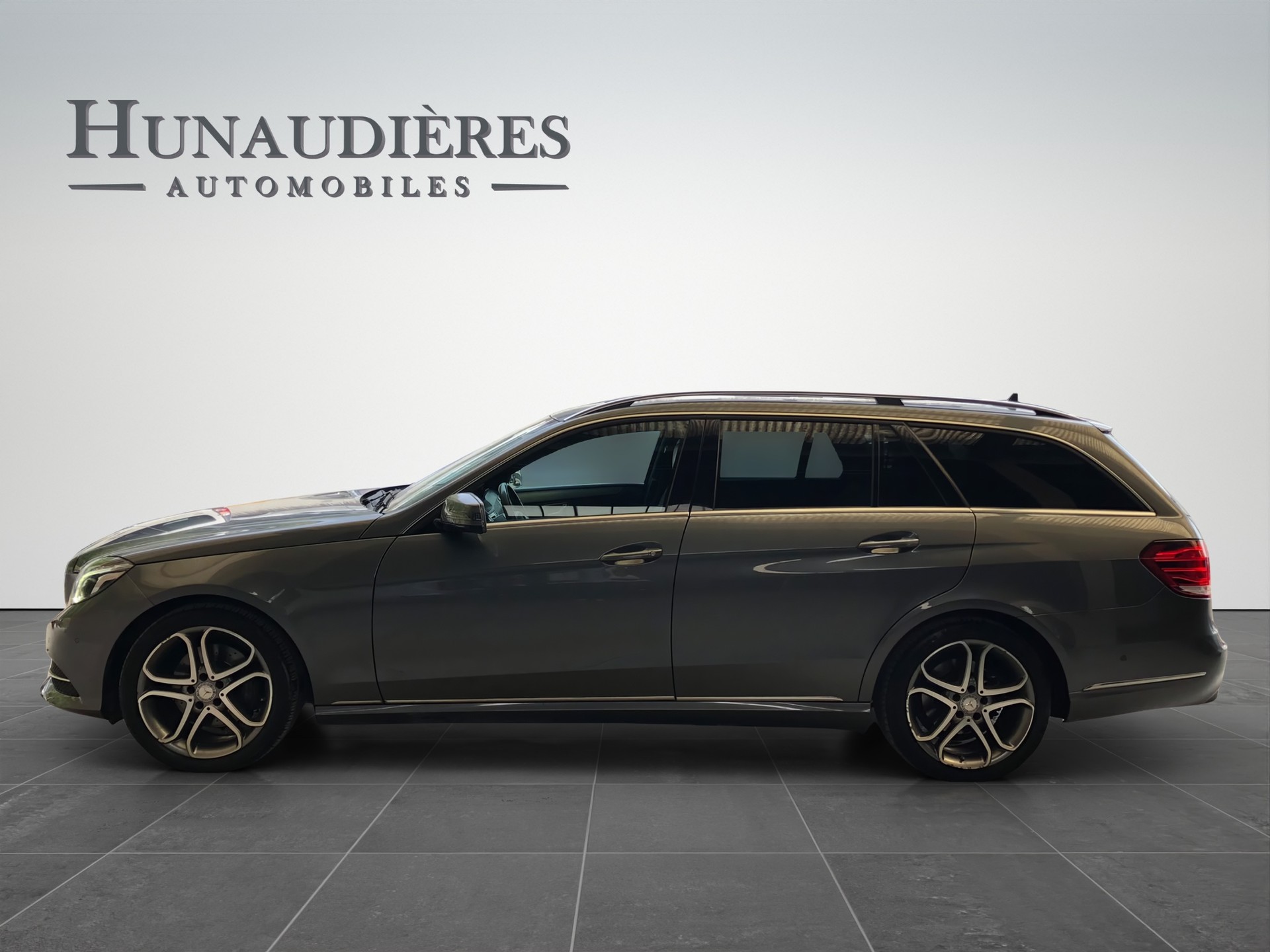 MERCEDES-BENZ E 250 BlueTEC 4Matic 7G-Tronic-image-12
