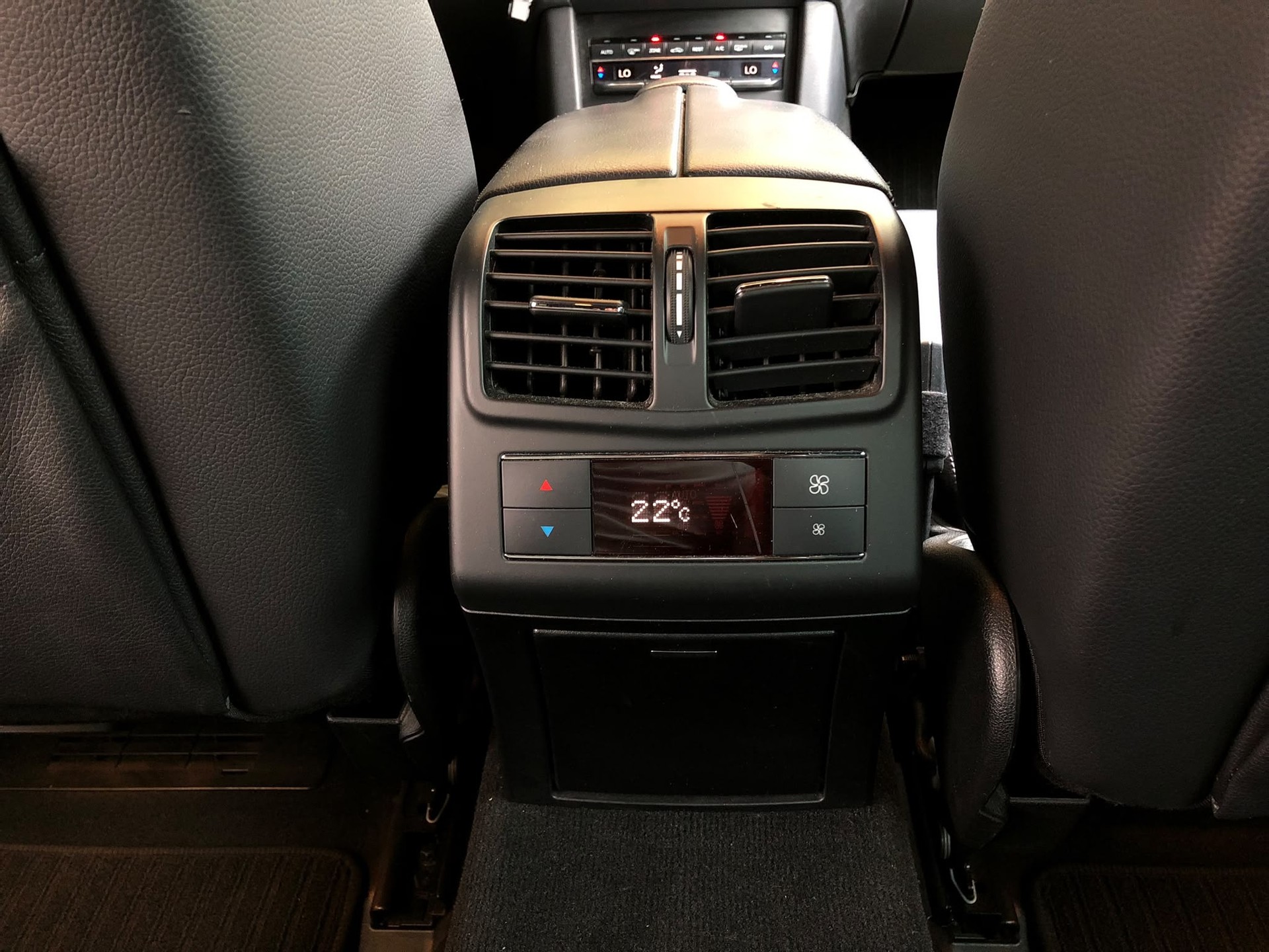 MERCEDES-BENZ E 250 BlueTEC 4Matic 7G-Tronic-image-9