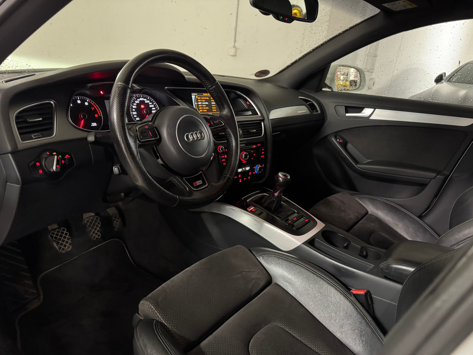AUDI A4 Avant 2.0 TFSI quattro S-Line mit Anhängerkupplung-image-8